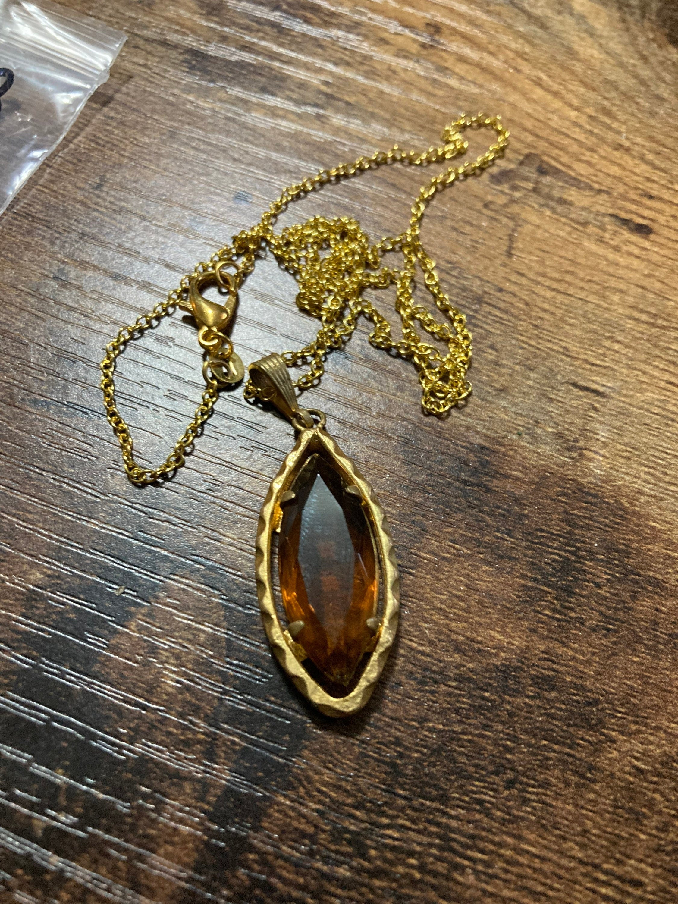 Vintage gold tone metal brown cognac glass pendant necklace