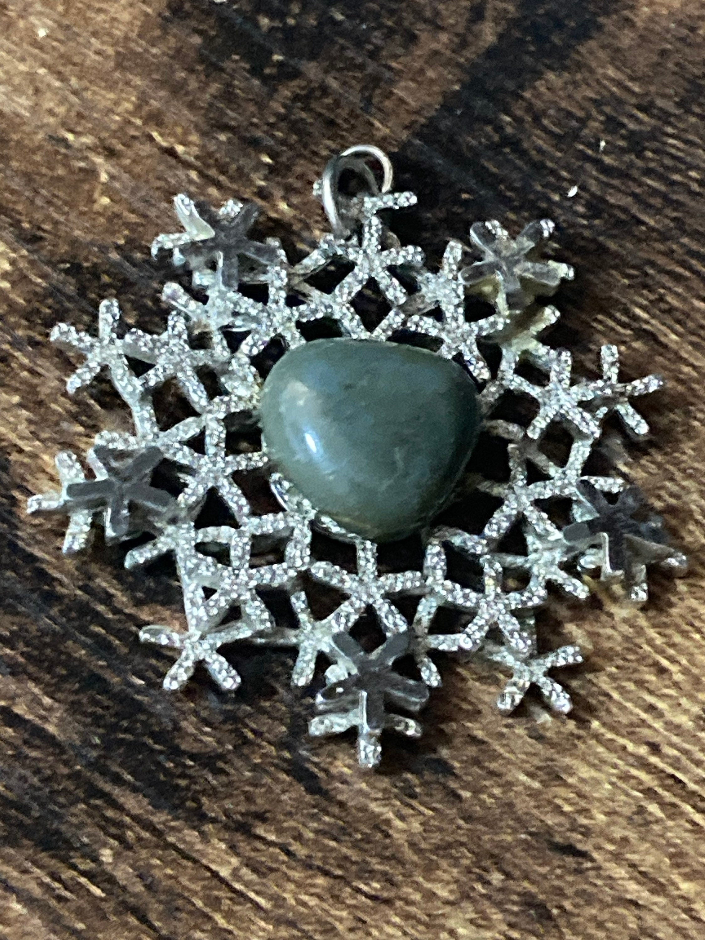 Vintage 1970s modernist brutalist silver tone snowflake pendant green gemstone
