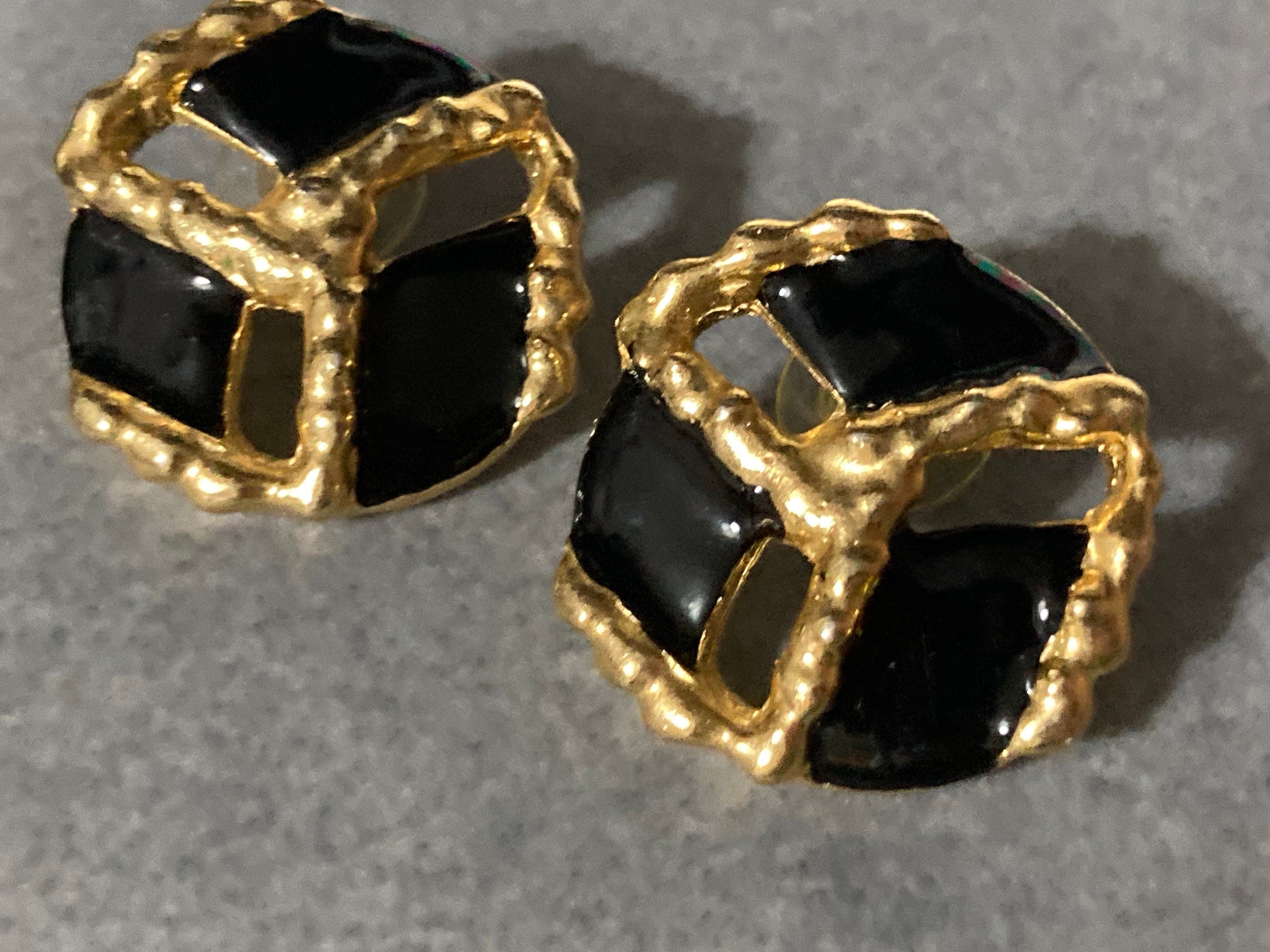 Vintage 1980s Gold tone Black enamel cube pair stud earrings pierced
