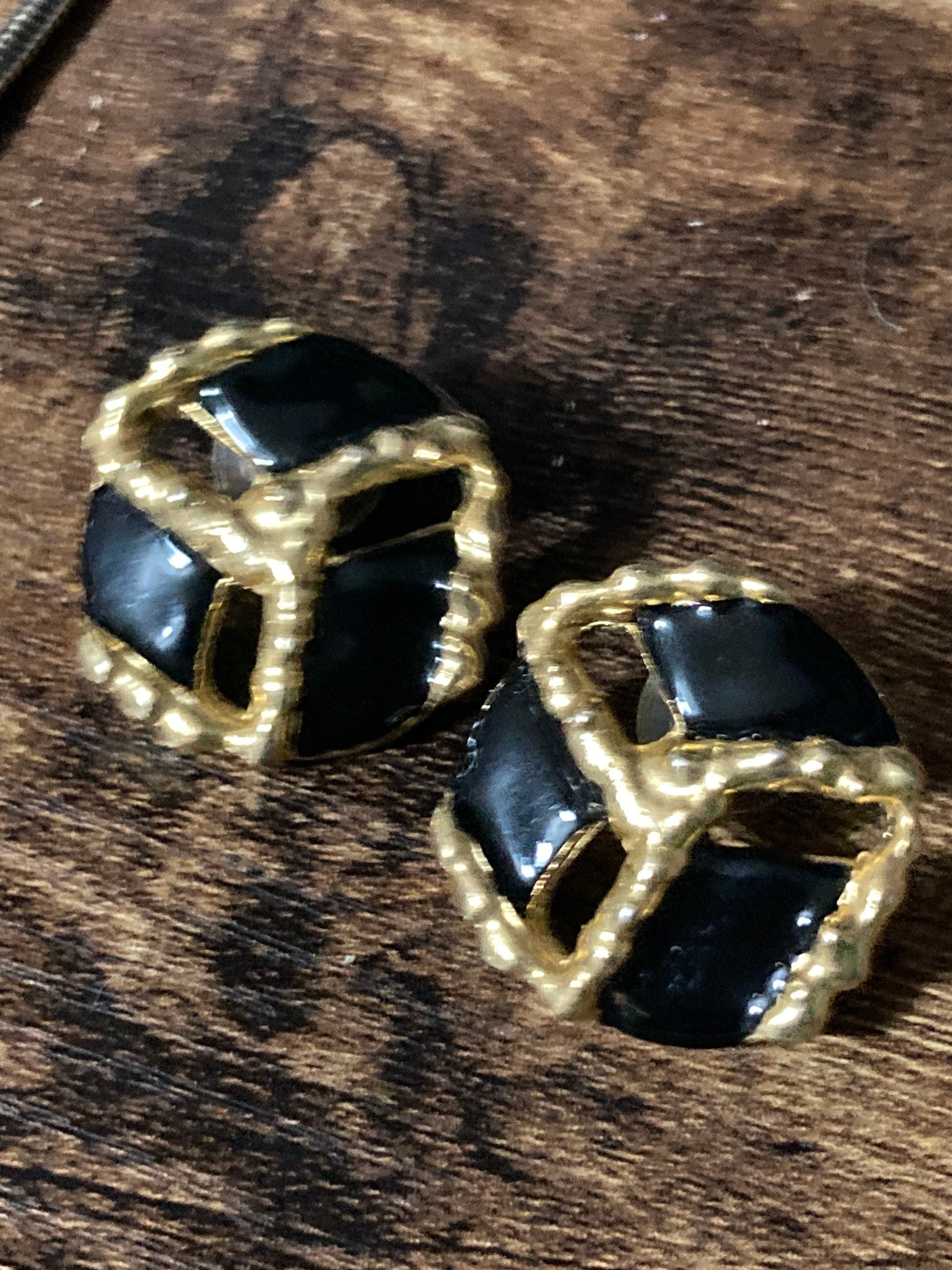 Vintage 1980s Gold tone Black enamel cube pair stud earrings pierced