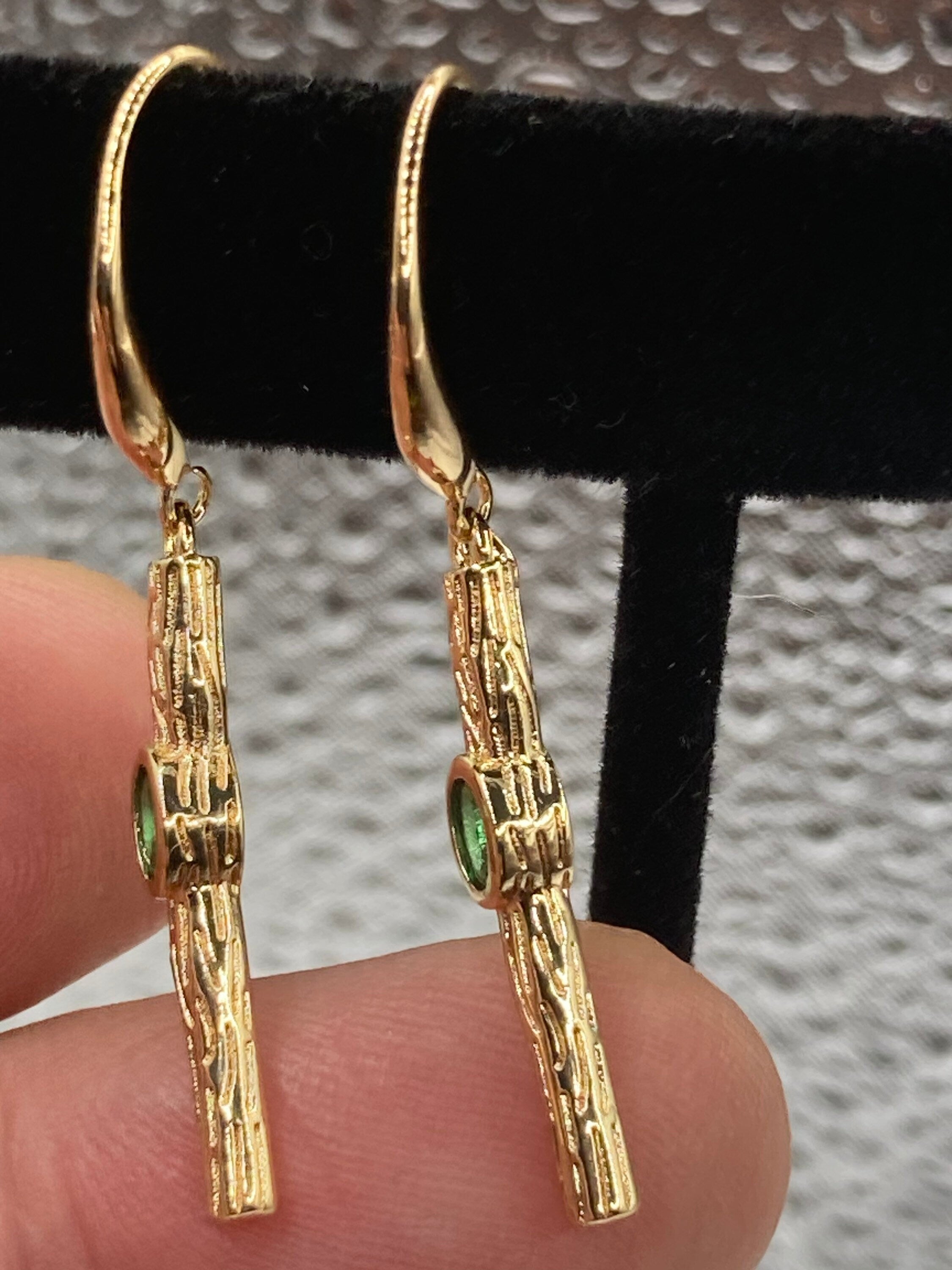18k Gold plated modernist crystal emerald green glass diamanté drop bezel earrings