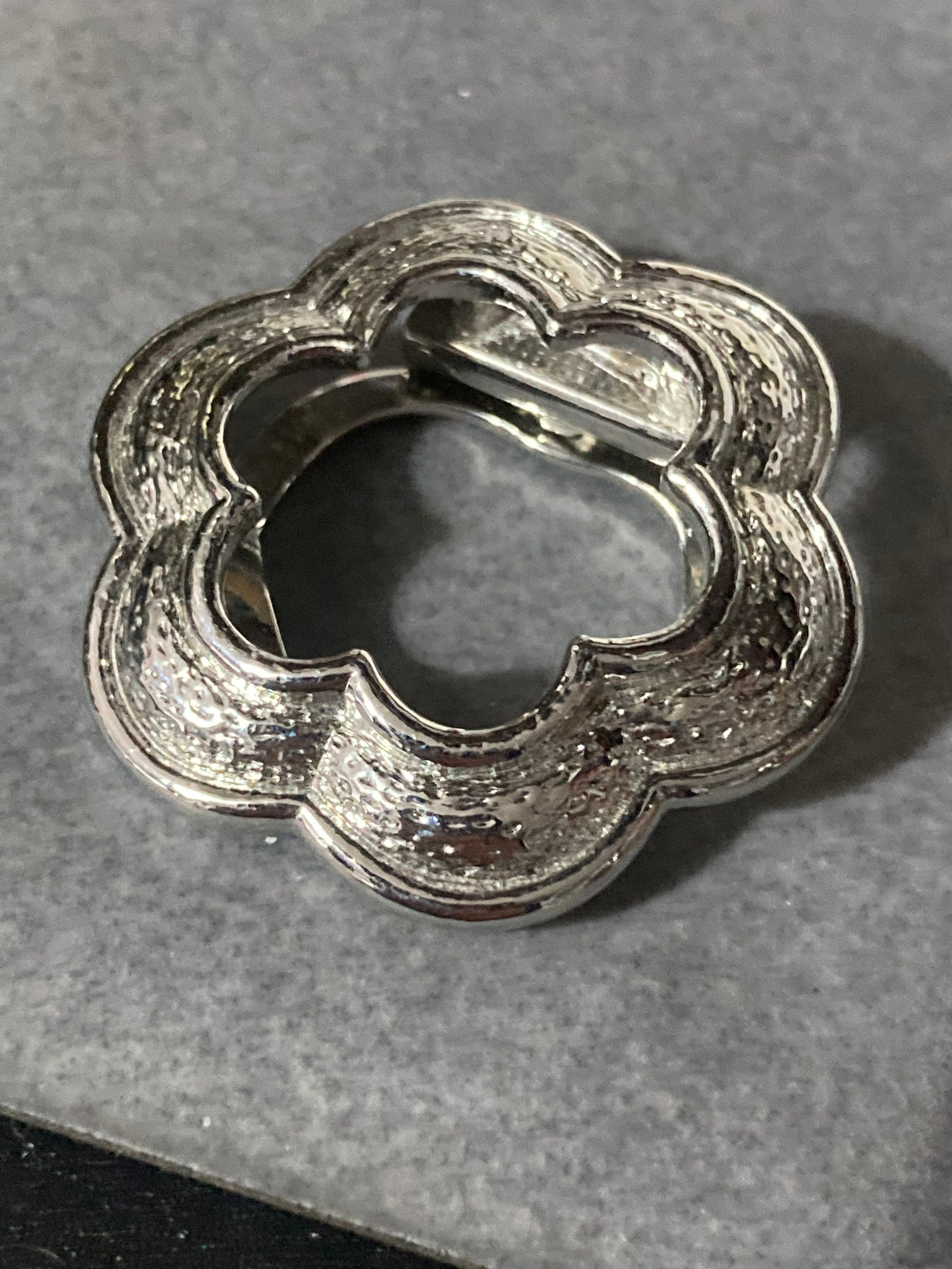 Vintage silver tone brutalist abstract scarf clip