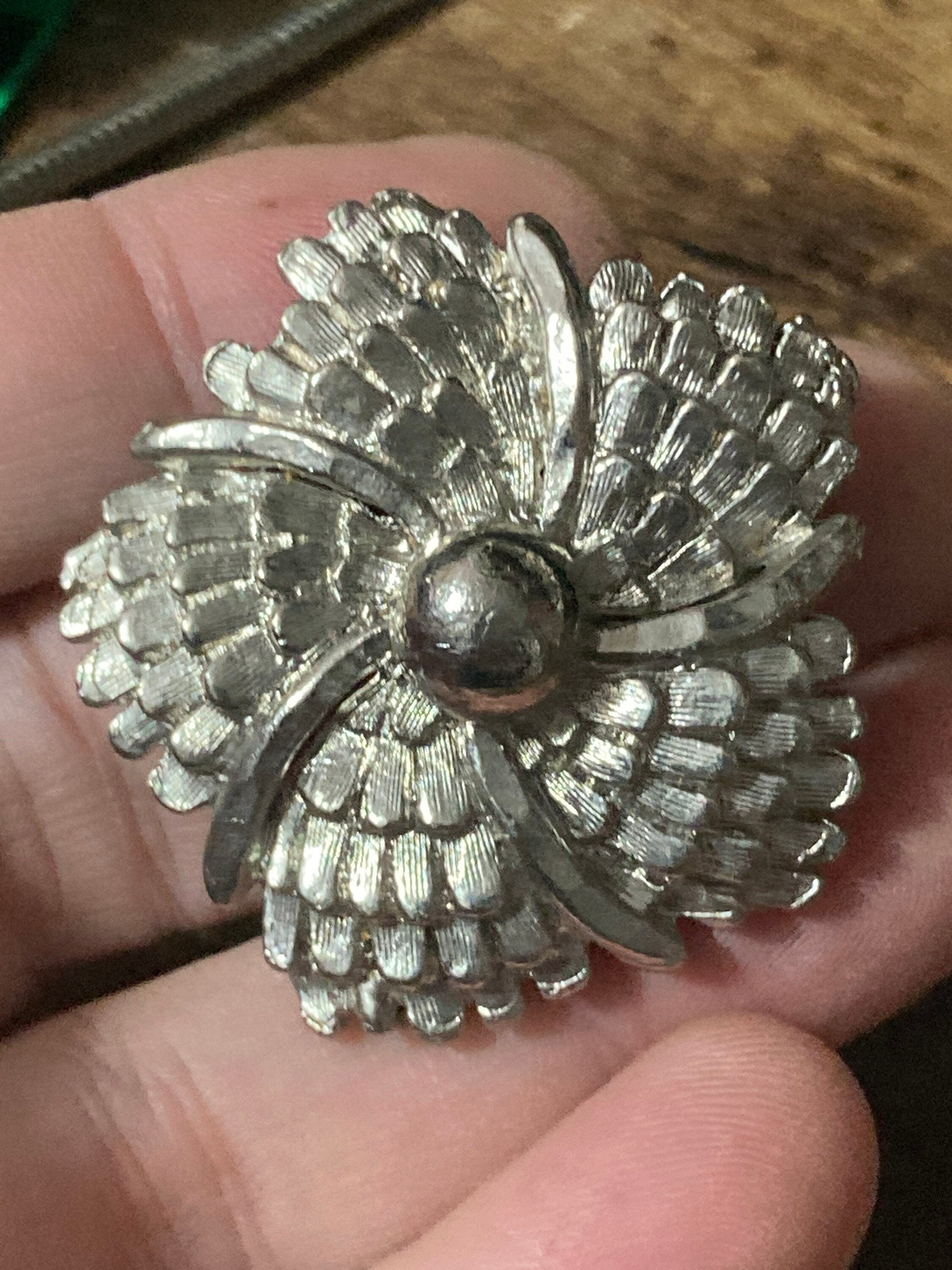 Vintage silver tone brutalist abstract scarf clip