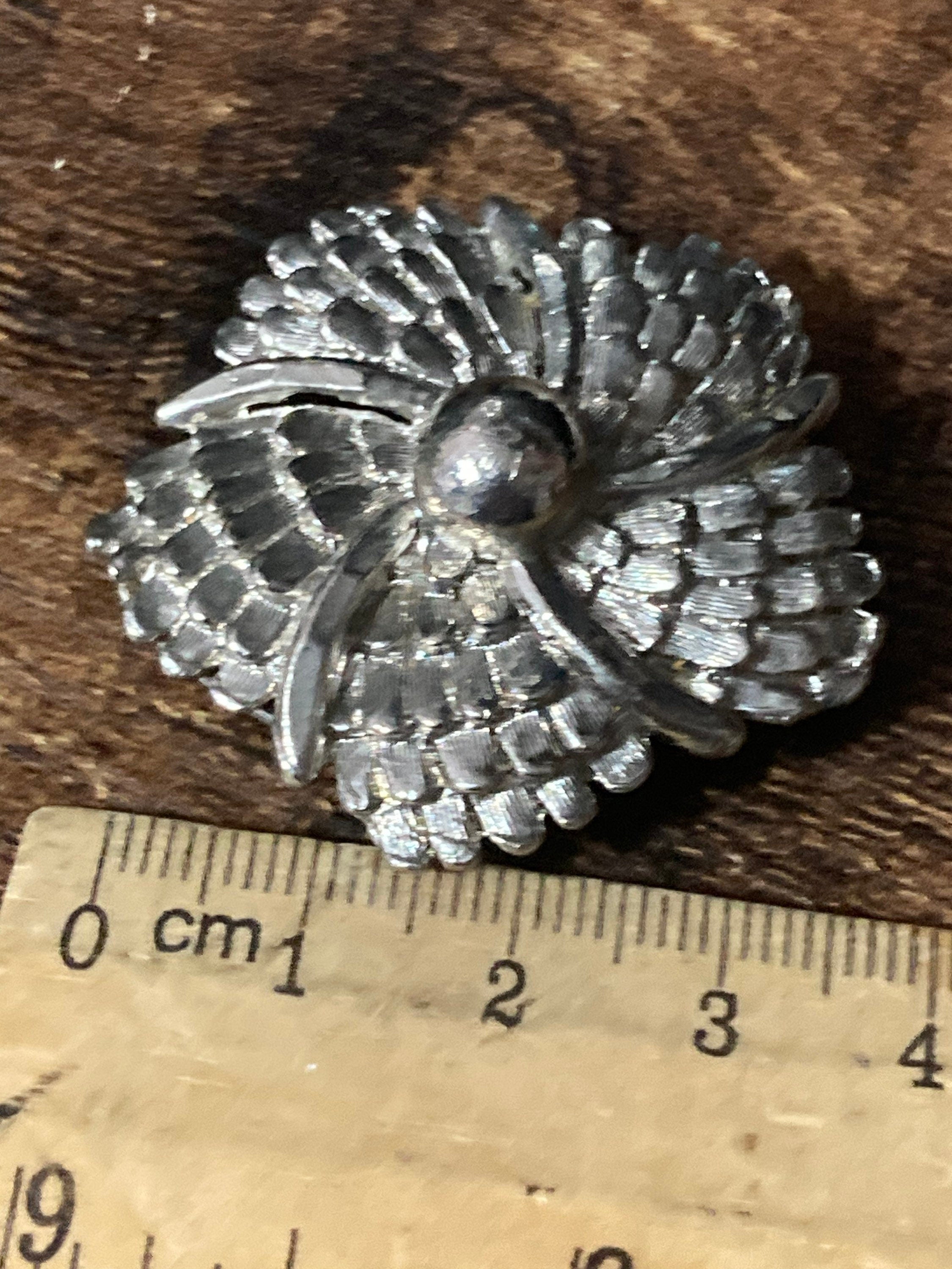 Vintage silver tone brutalist abstract scarf clip
