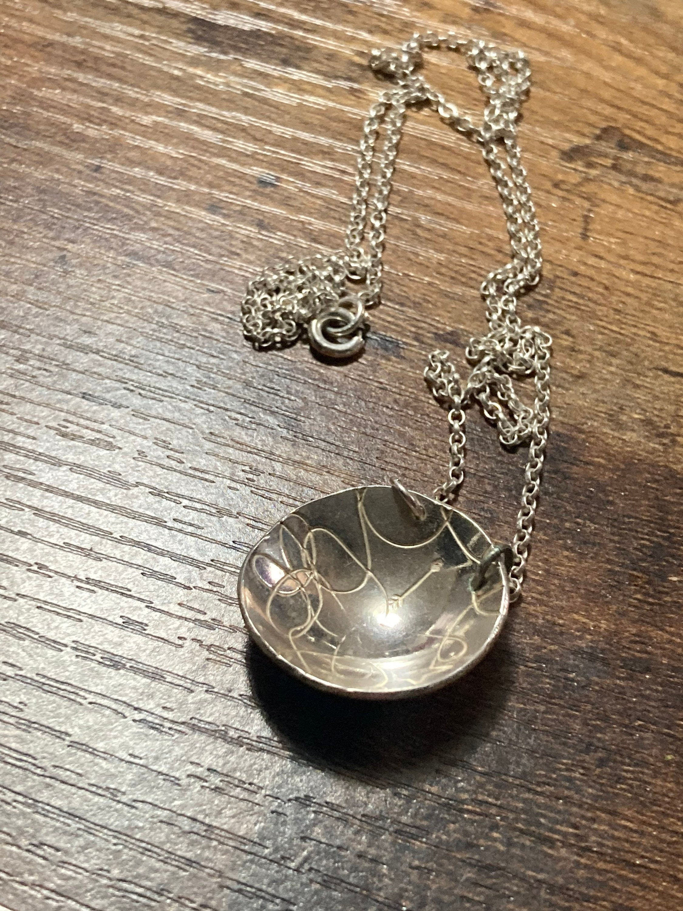 Vintage 925 Sterling Silver modernist 2.5cm round domed cup necklace on 52cm chain