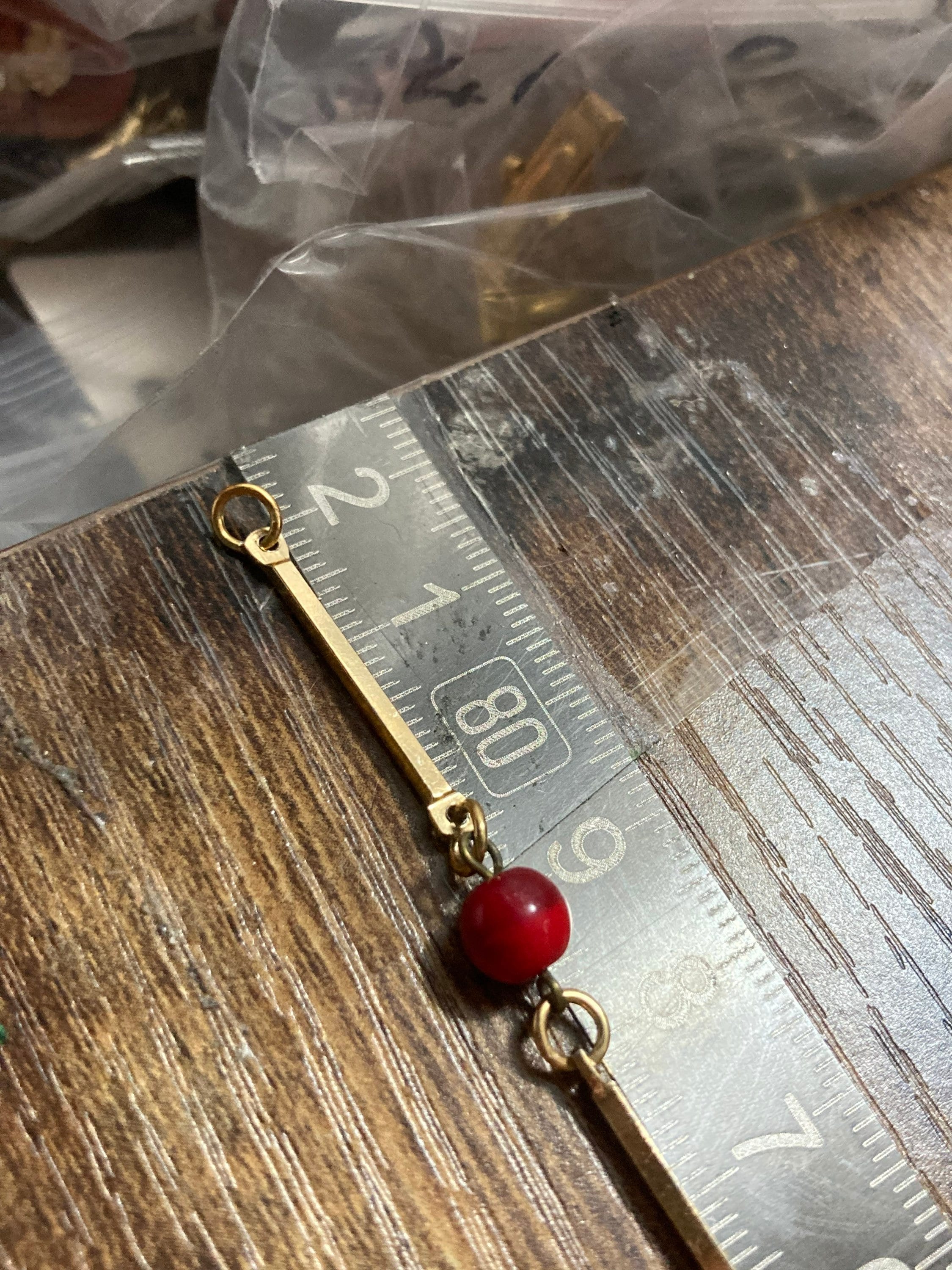 Vintage 83cm gold tone bar red glass beaded chain link station necklace