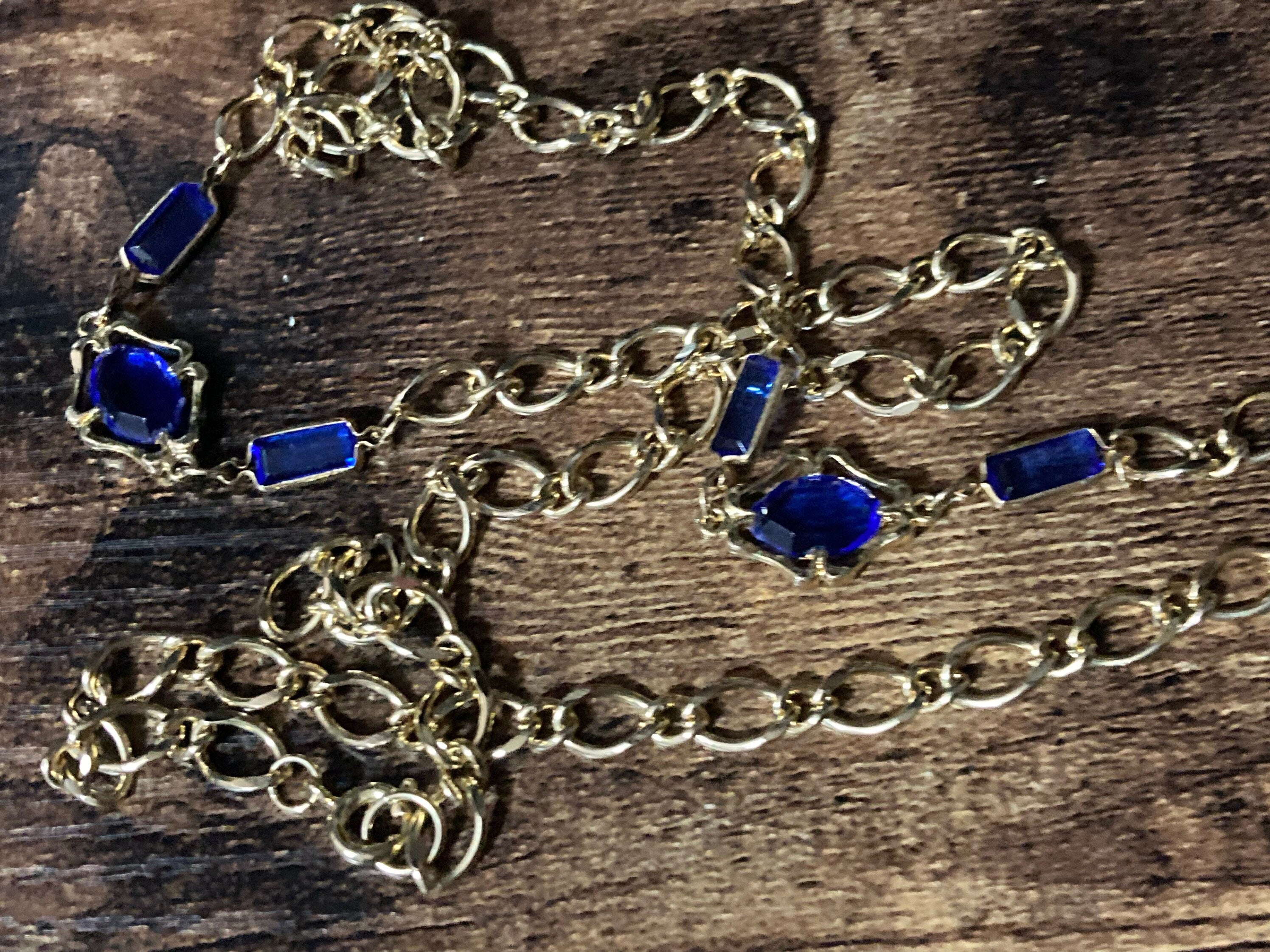 Vintage 76cm gold tone rivière bright cobalt blue glass bezel chain link station necklace