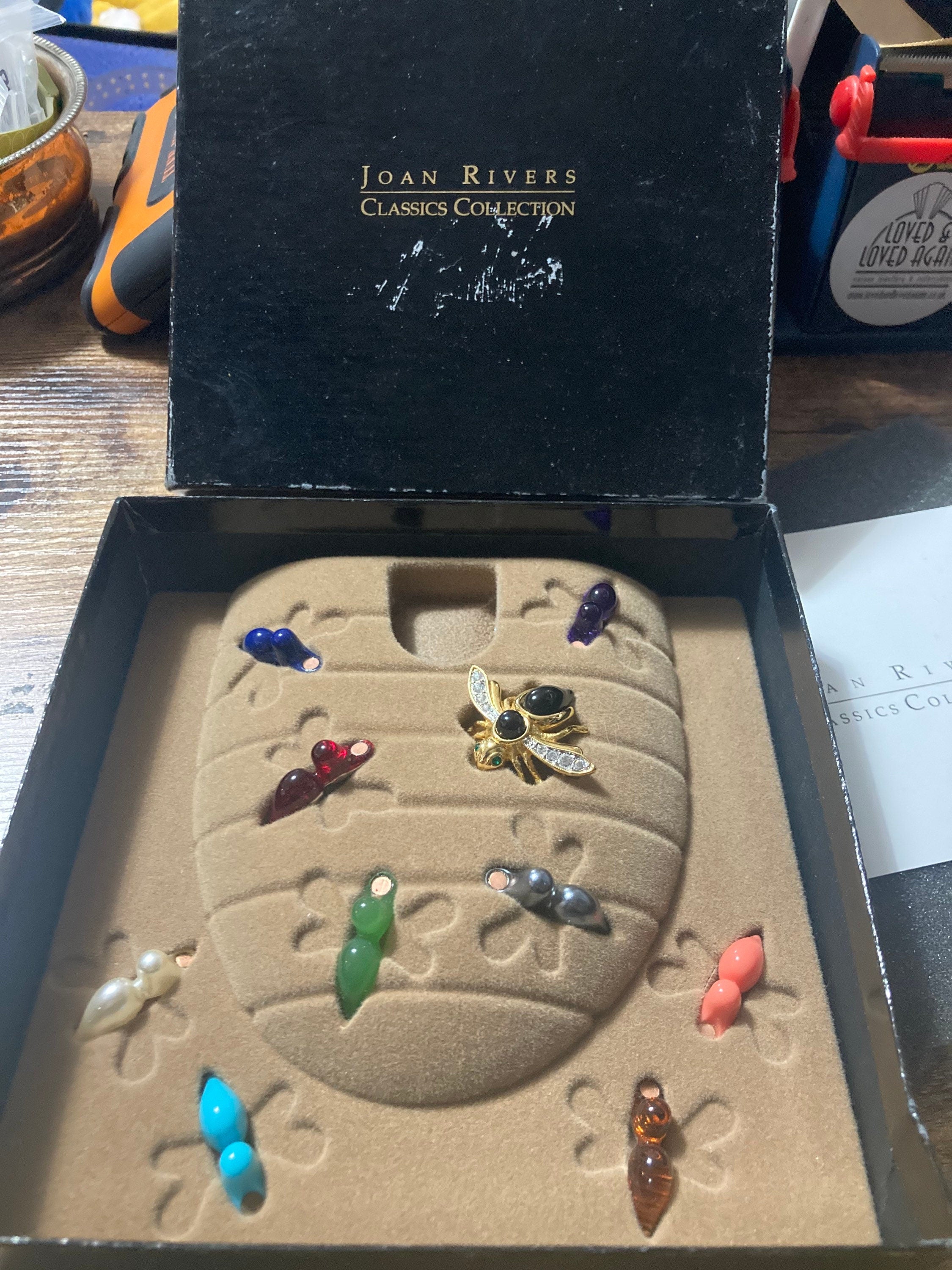 Joan rivers interchangeable gold plated diamanté bee brooch with gemstones