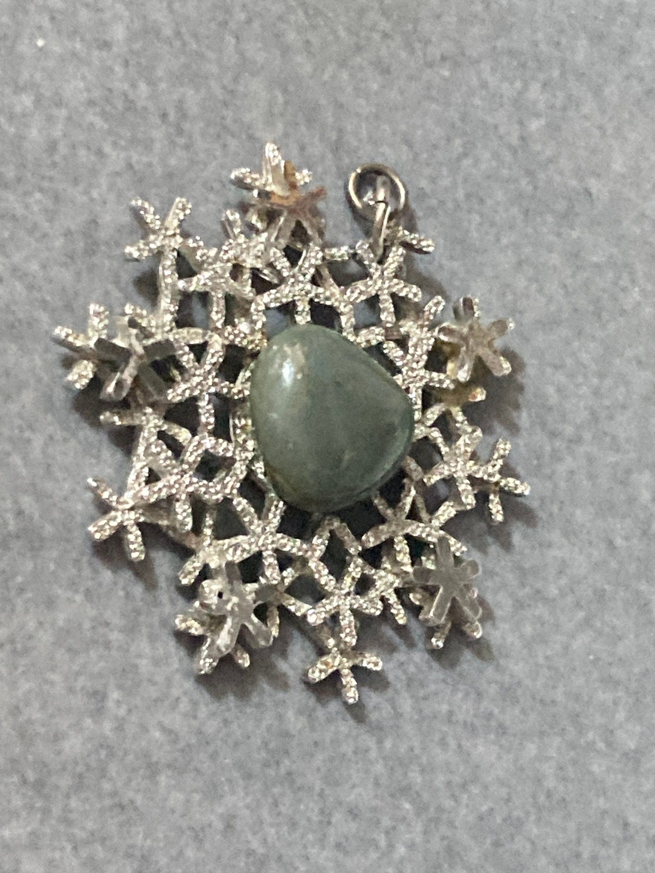 Vintage 1970s modernist brutalist silver tone snowflake pendant green gemstone
