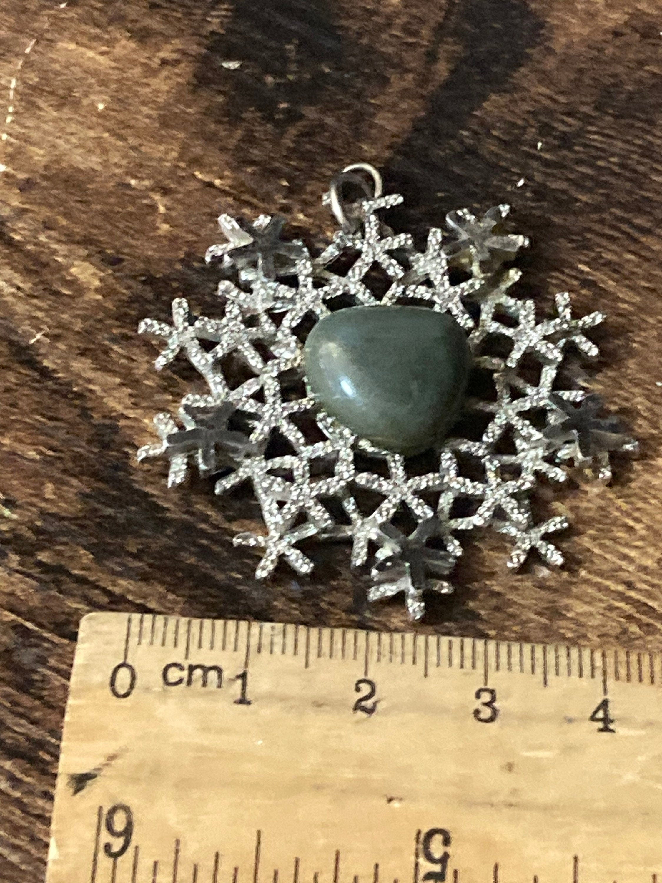 Vintage 1970s modernist brutalist silver tone snowflake pendant green gemstone