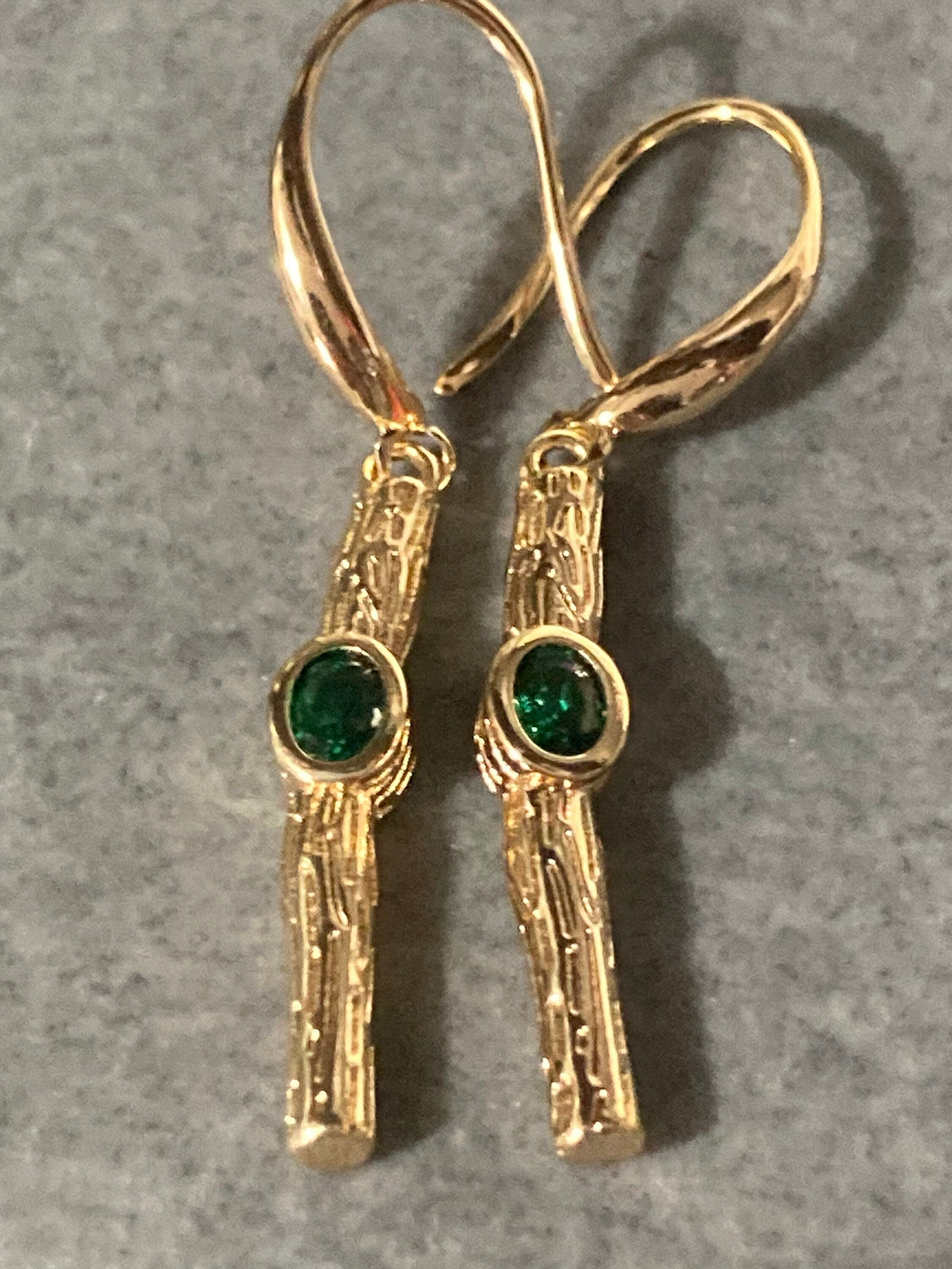 18k Gold plated modernist crystal emerald green glass diamanté drop bezel earrings