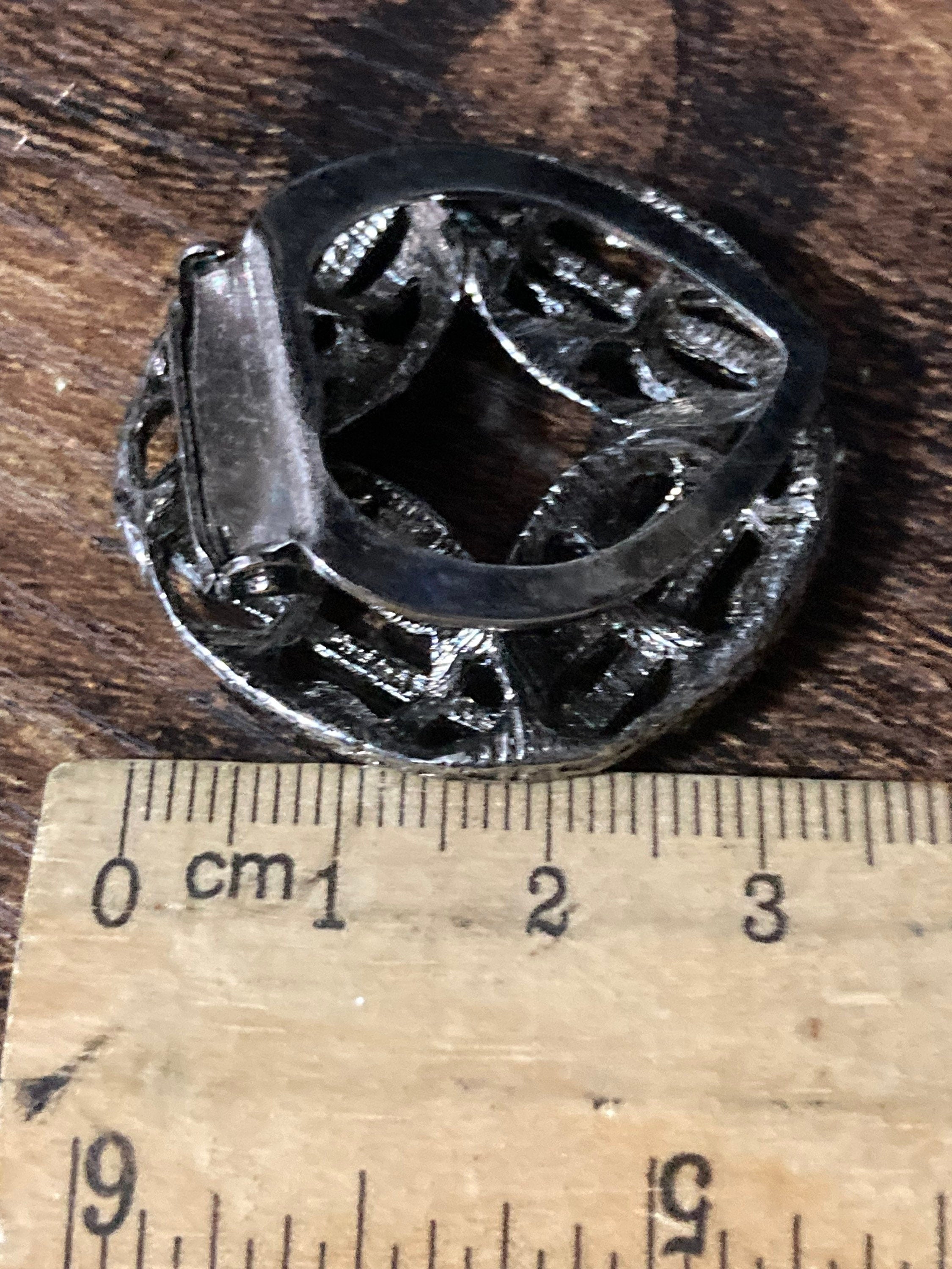 Vintage silver tone brutalist abstract scarf clip