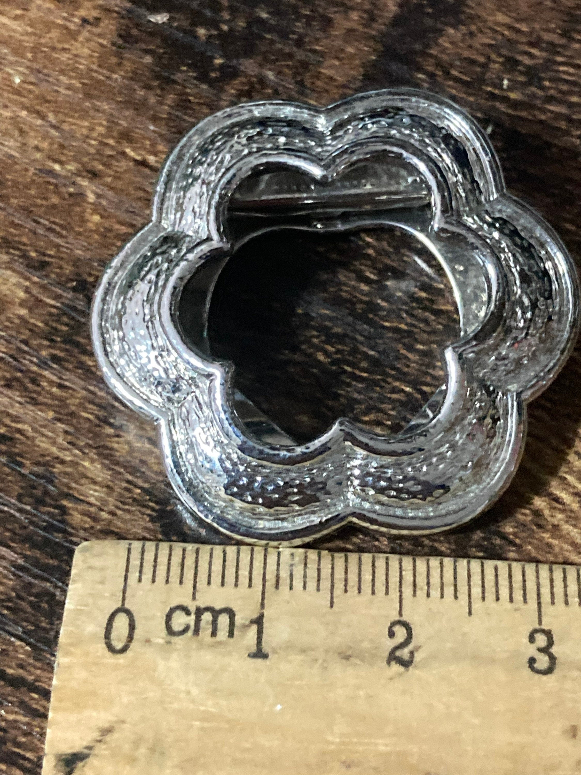 Vintage silver tone brutalist abstract scarf clip