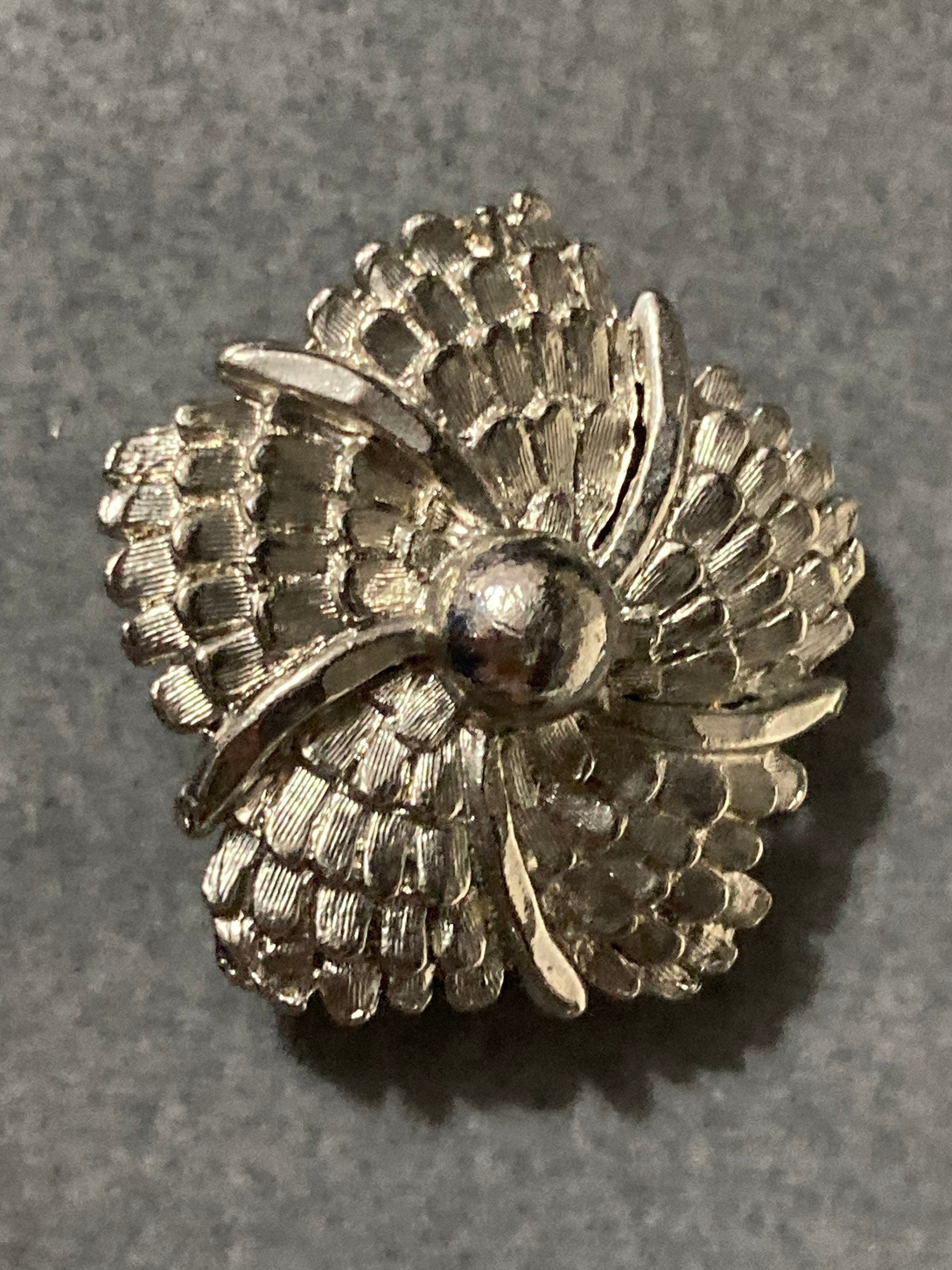 Vintage silver tone brutalist abstract scarf clip