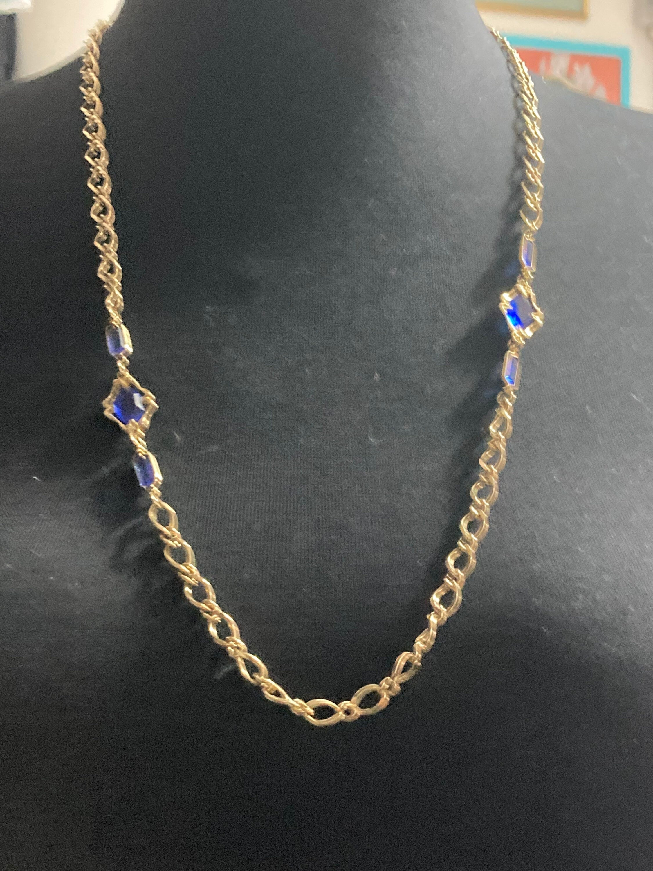 Vintage 76cm gold tone rivière bright cobalt blue glass bezel chain link station necklace