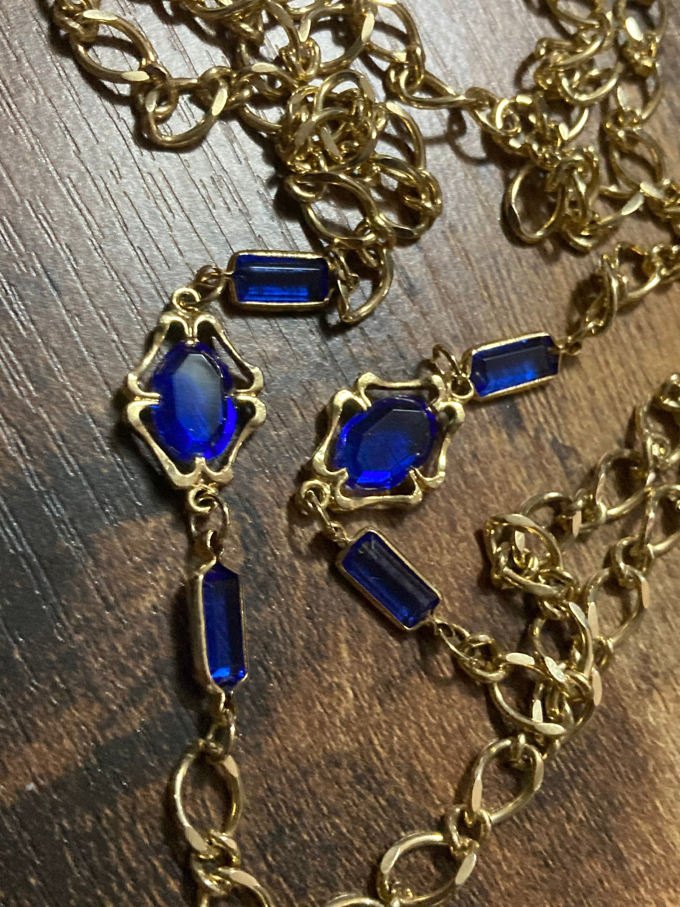Vintage 76cm gold tone rivière bright cobalt blue glass bezel chain link station necklace