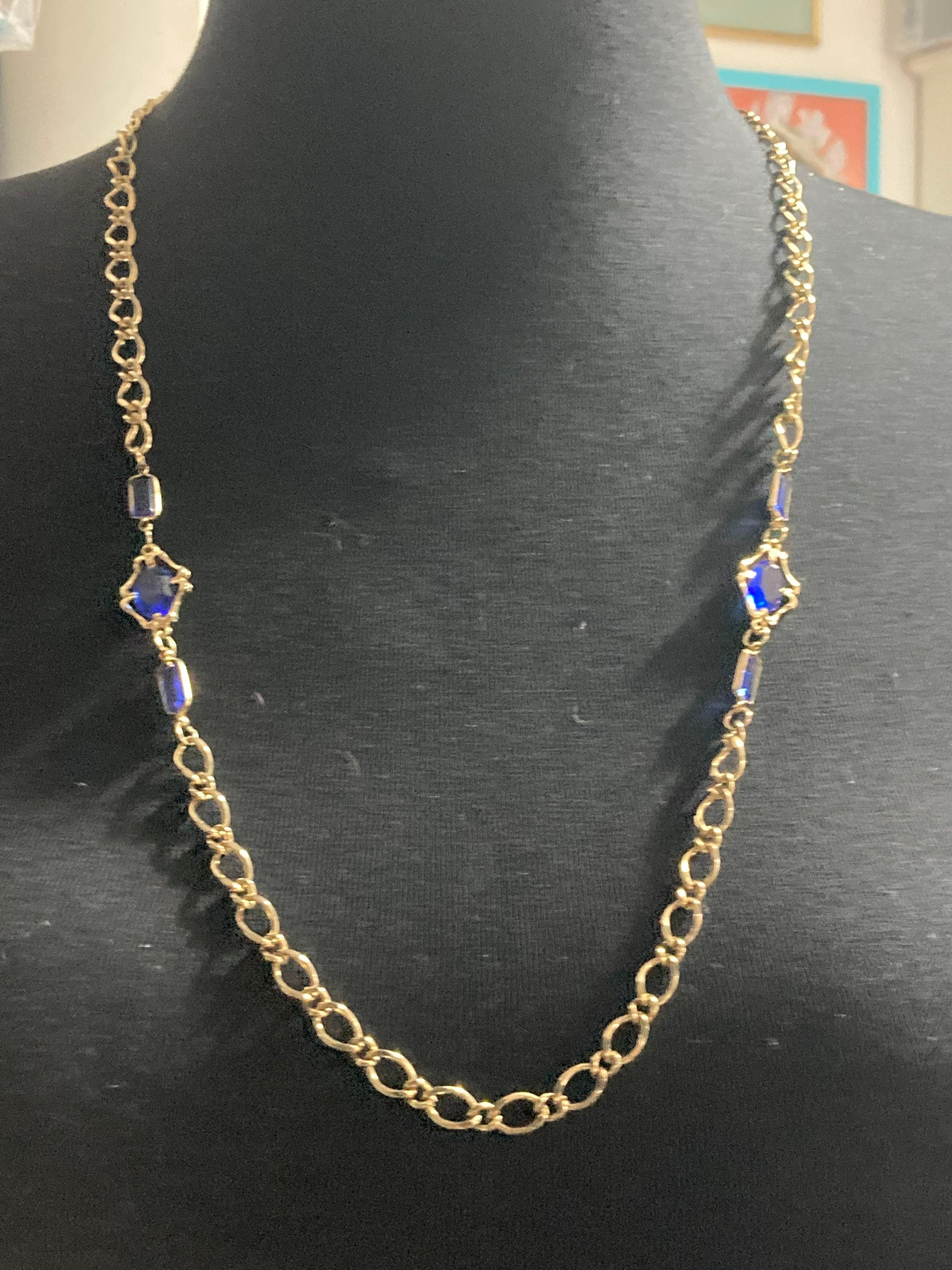 Vintage 76cm gold tone rivière bright cobalt blue glass bezel chain link station necklace