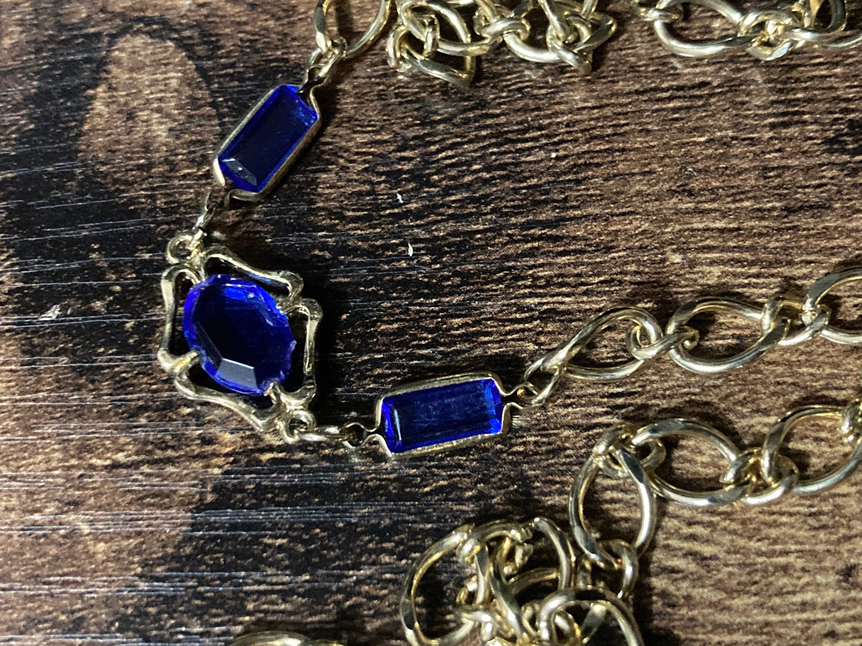 Vintage 76cm gold tone rivière bright cobalt blue glass bezel chain link station necklace