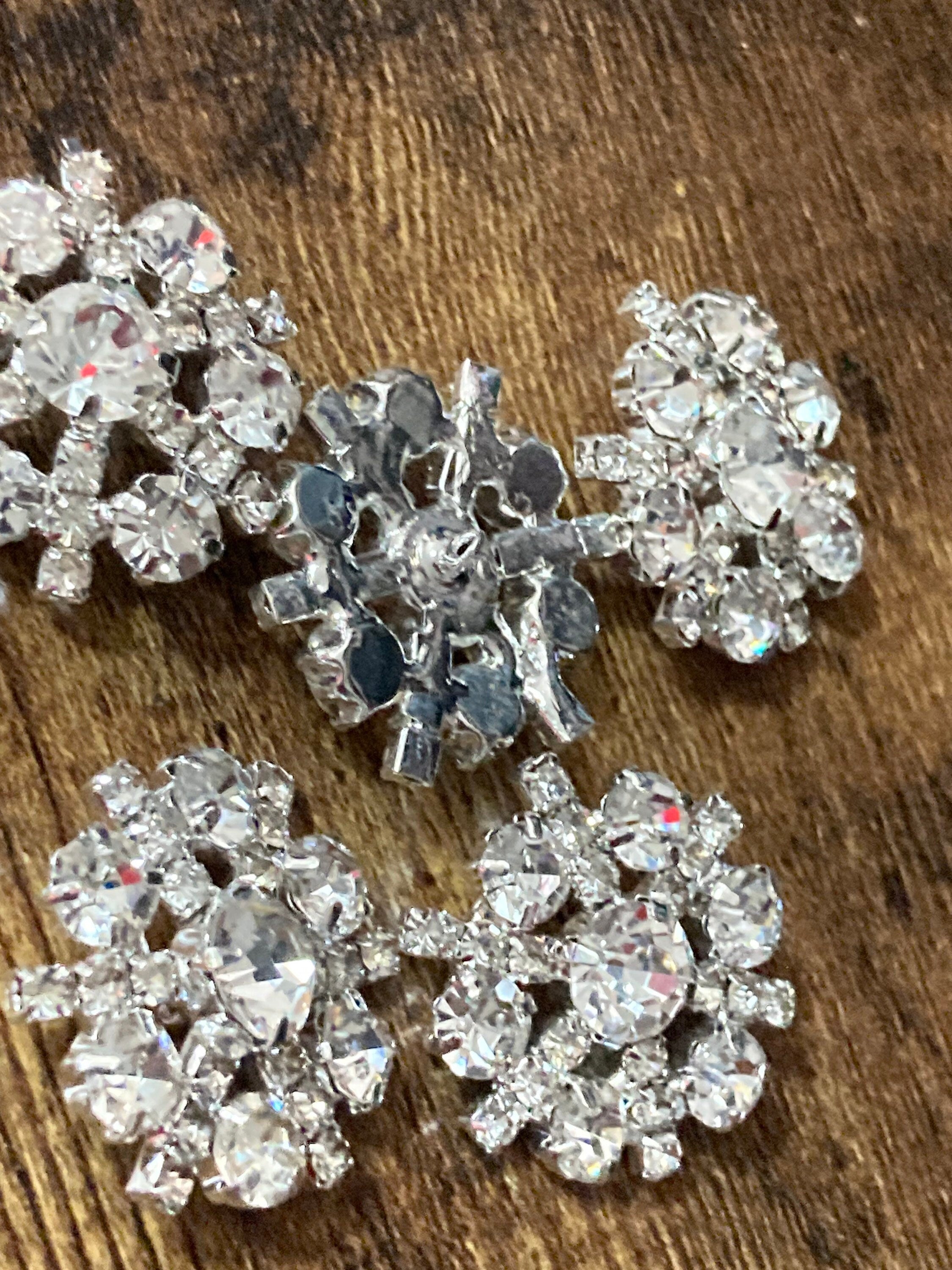 25mm Set of 5 round diamanté rhinestone buttons snowflake
