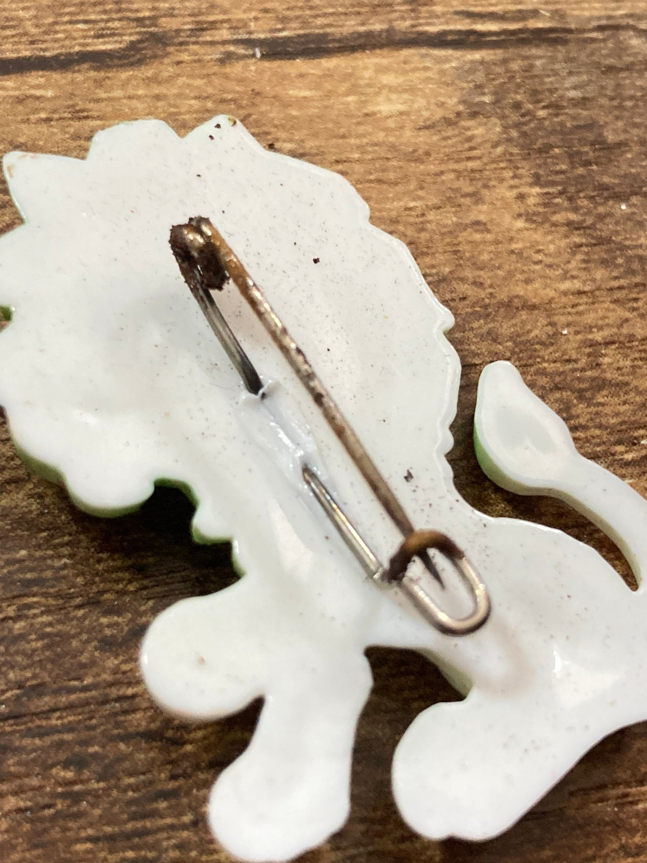 Vintage 1940s green rampant lion celluloid brooch early plastic