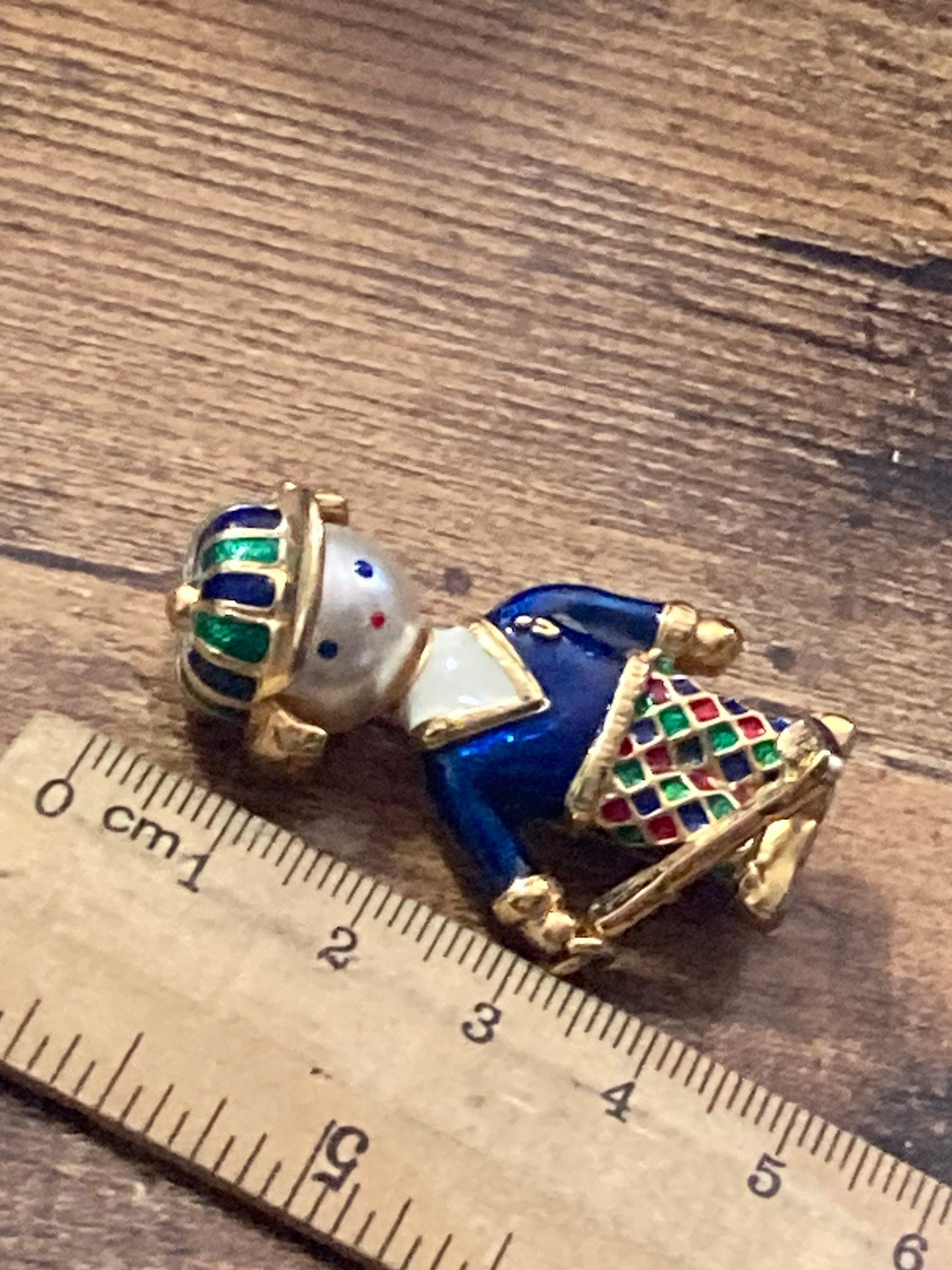 Vintage golfer brooch blue green enamel faux pearl articulated golf club