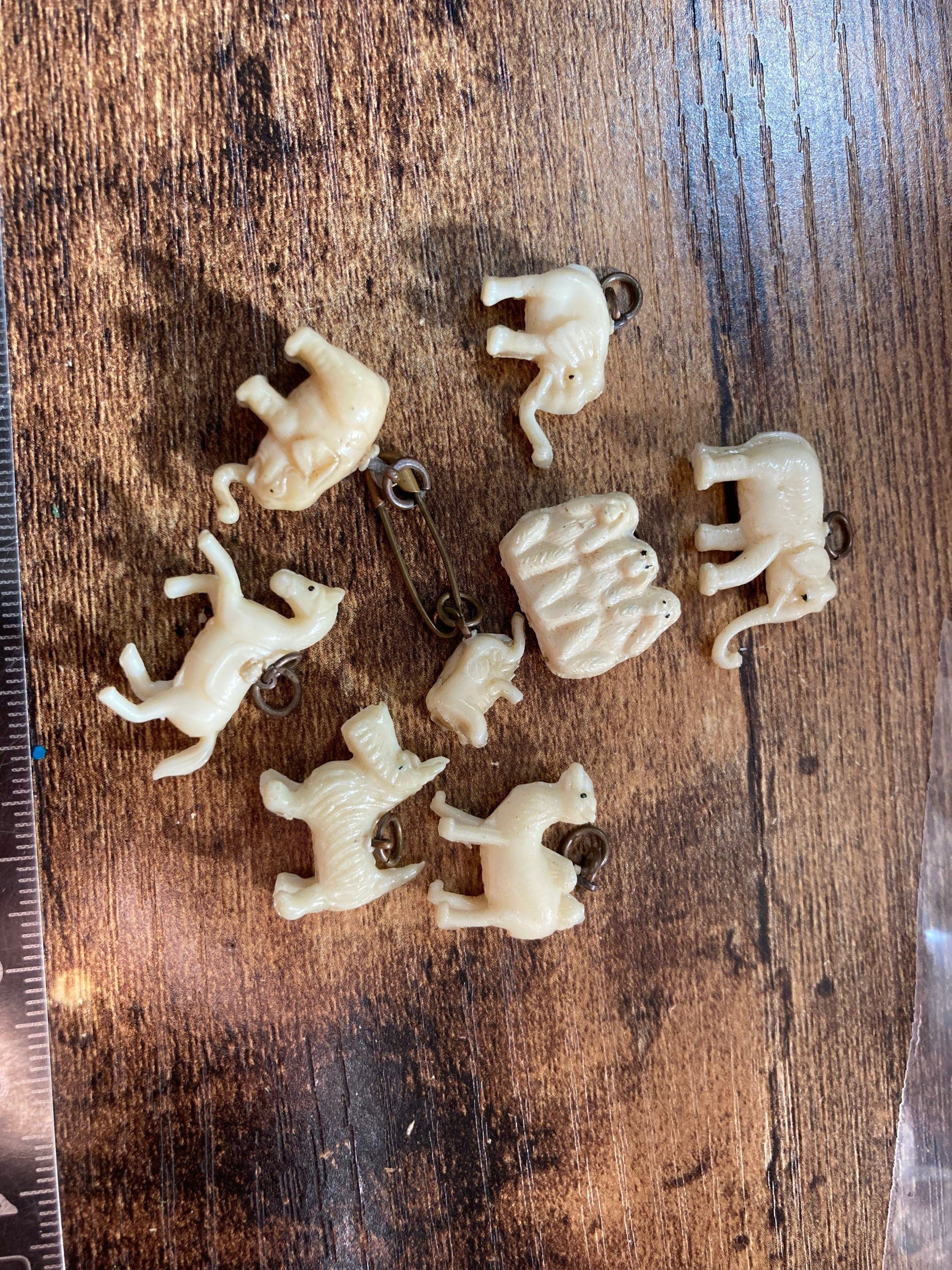 cream elephant charm early plastic celluloid gumball prize Christmas cracker toy 1940s