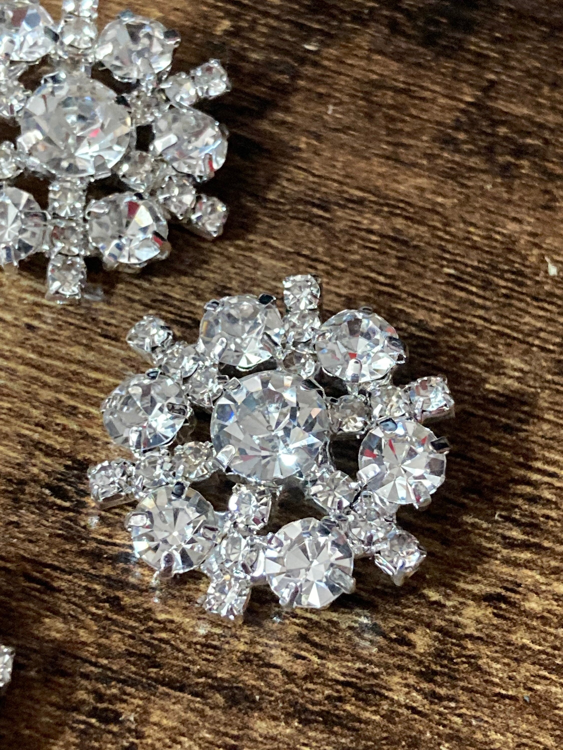 25mm Set of 5 round diamanté rhinestone buttons snowflake