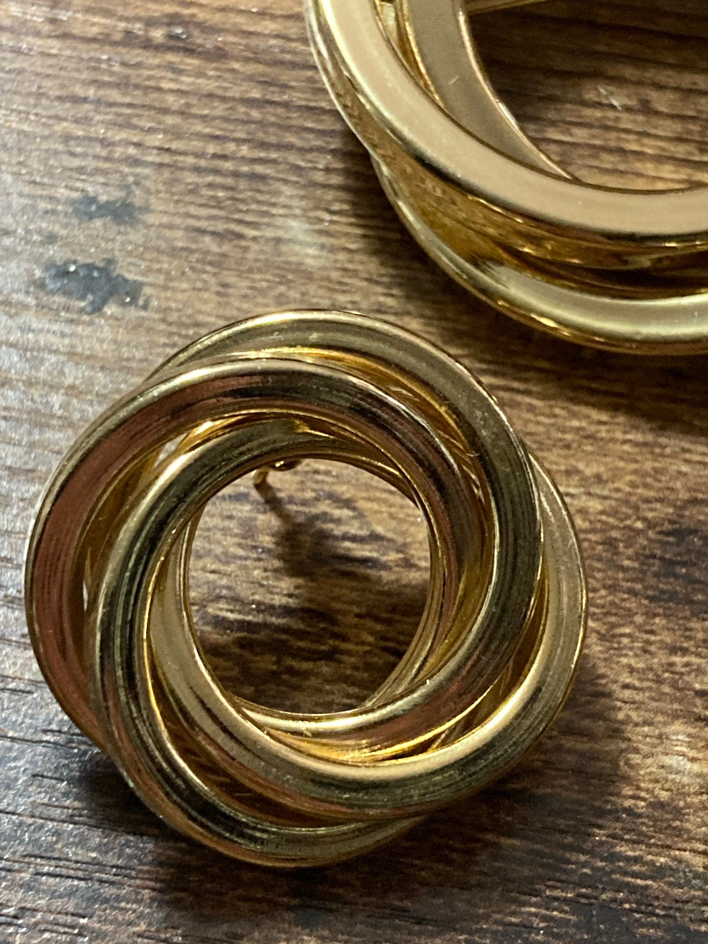 Vintage gold tone abstract round swirl brooch and matching pierced earrings set