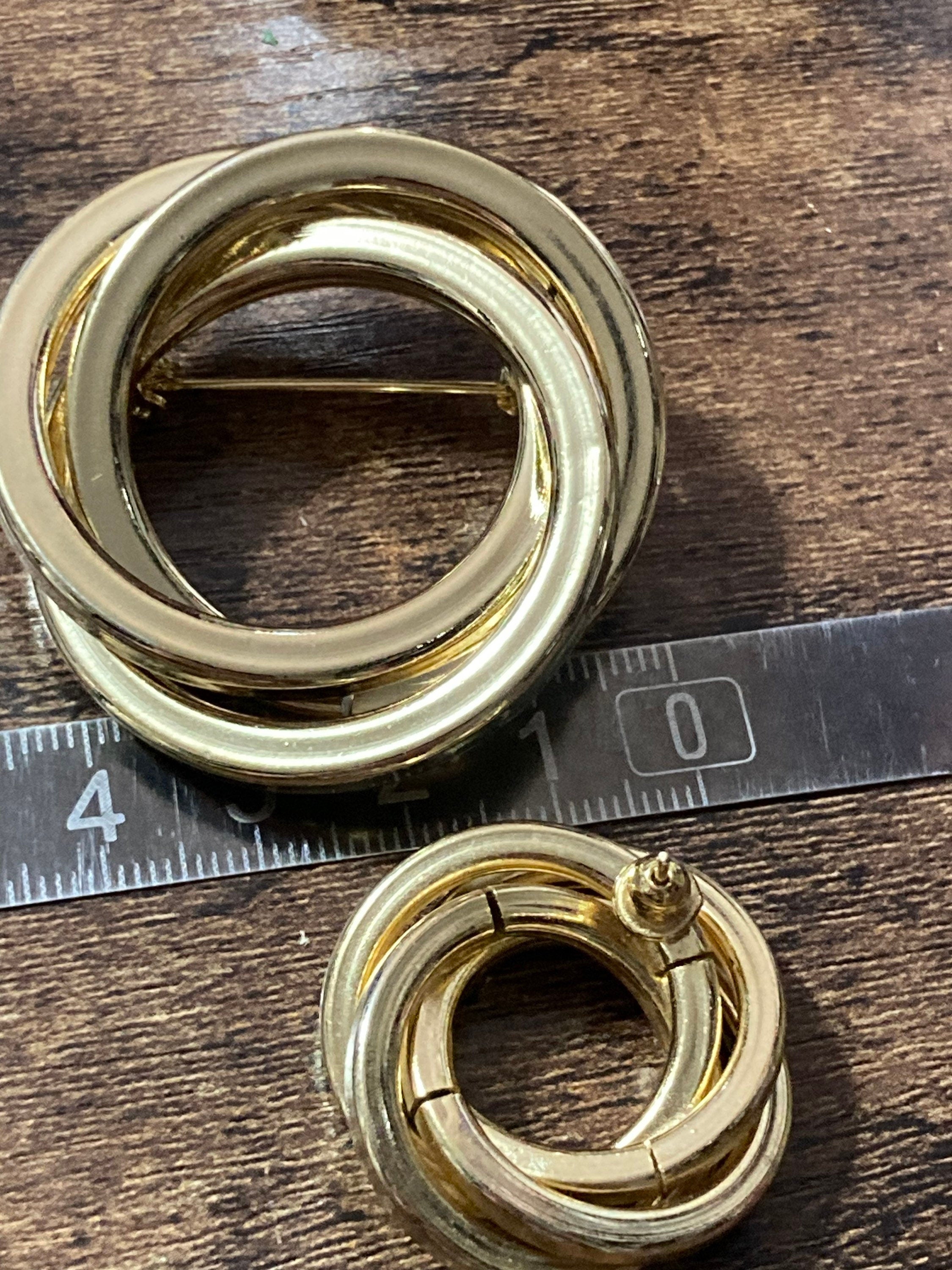 Vintage gold tone abstract round swirl brooch and matching pierced earrings set