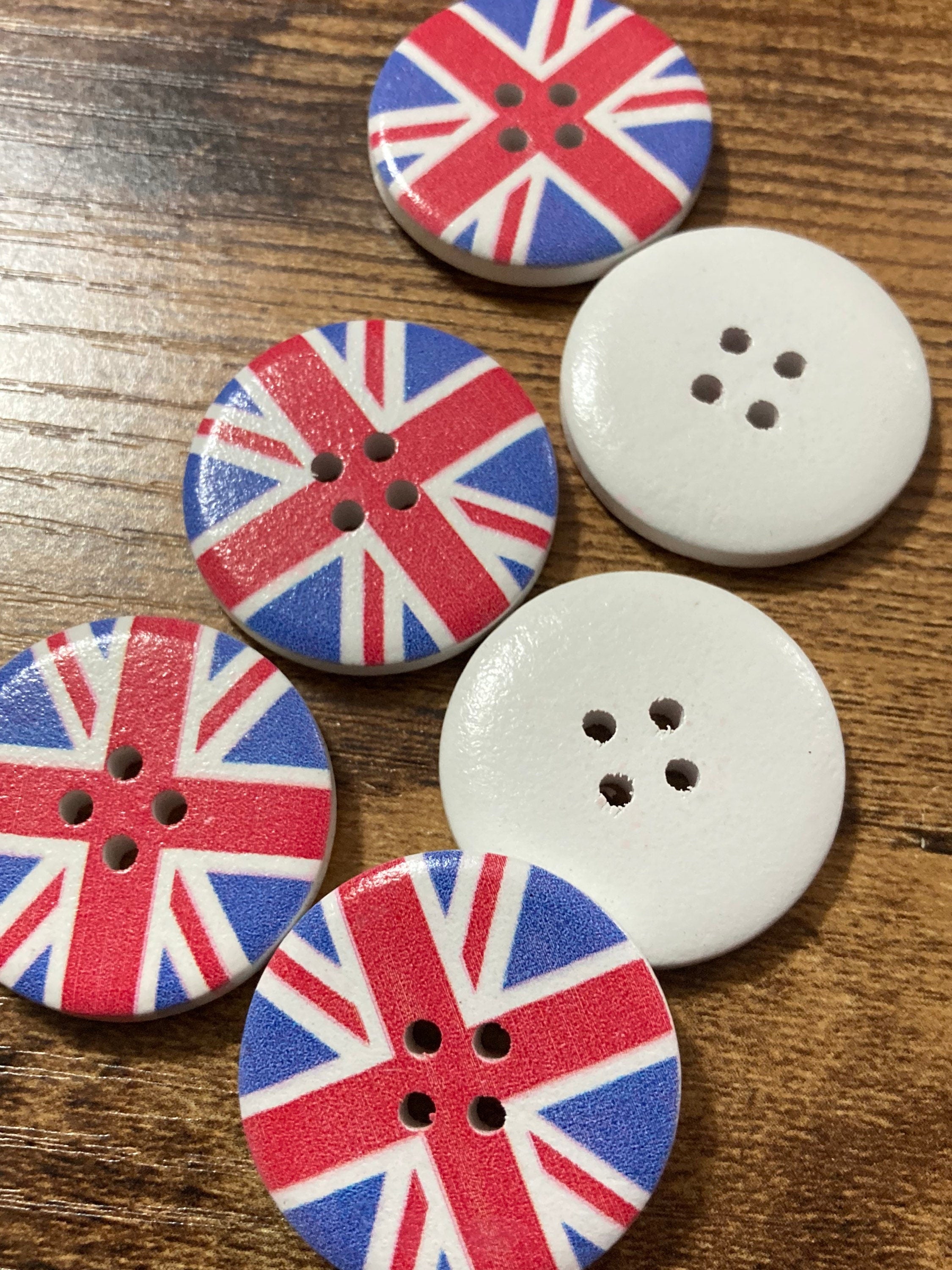 Set of 6 x 30mm XL round Union Jack wooden buttons with UK flag 4 hole