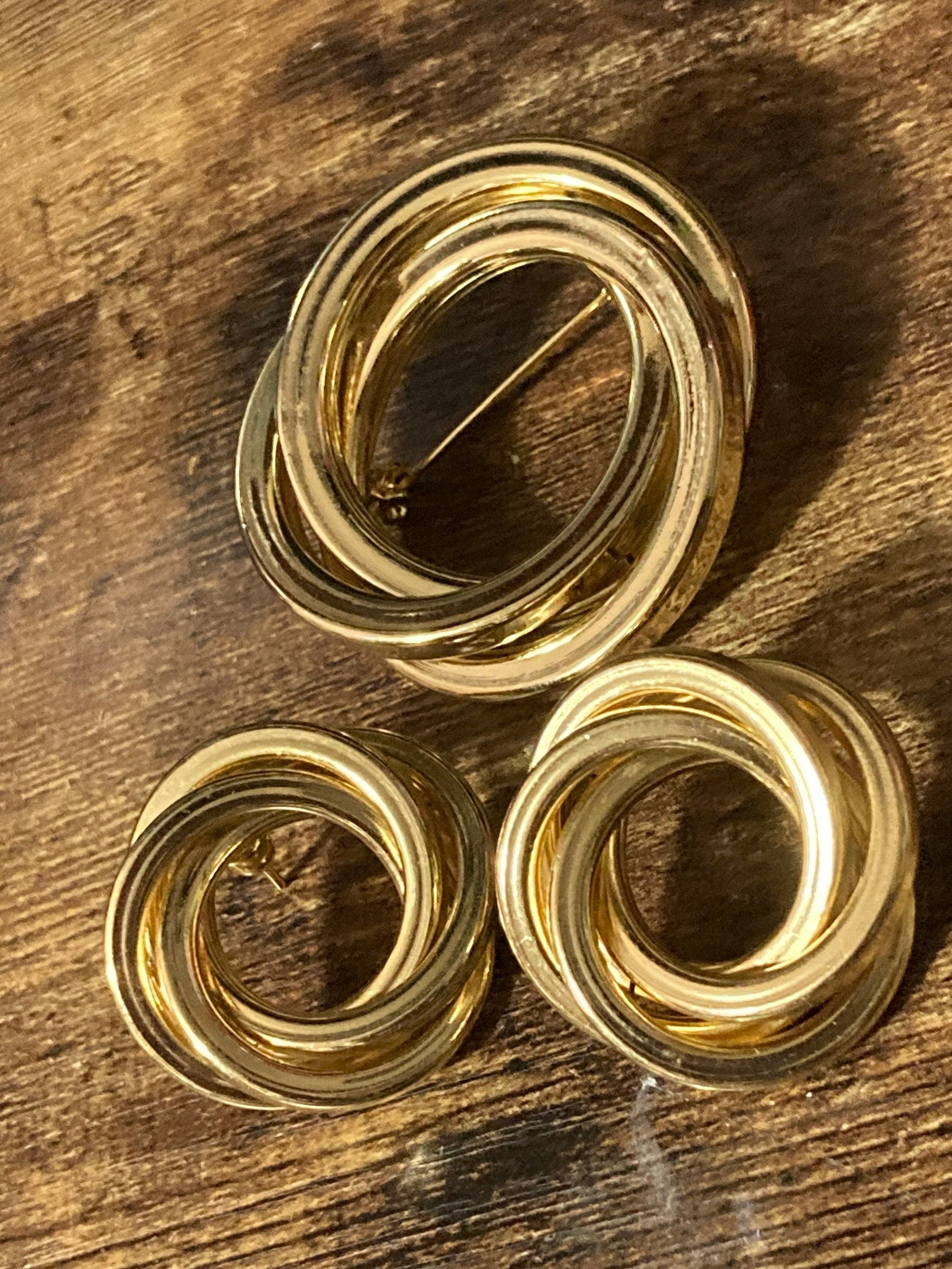 Vintage gold tone abstract round swirl brooch and matching pierced earrings set