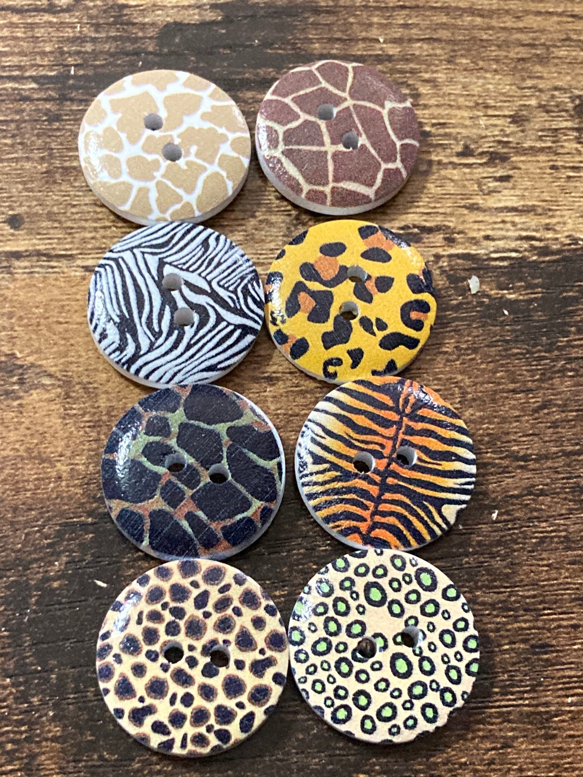 Pack of 50 20mm round leopard zebra tiger animal giraffe wooden buttons