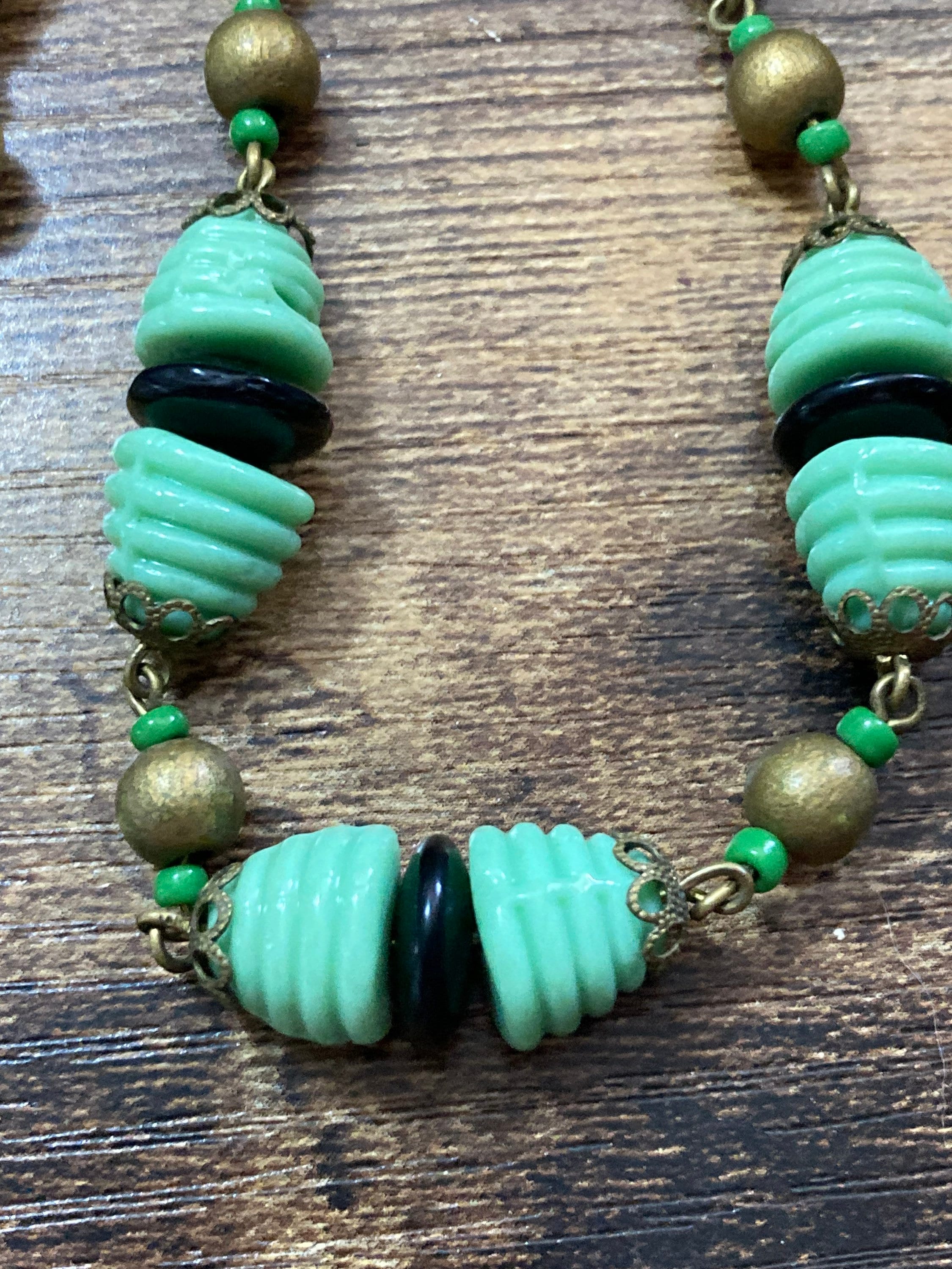 Petite Antique black green Czech glass beaded Art Deco necklace 39.5cm