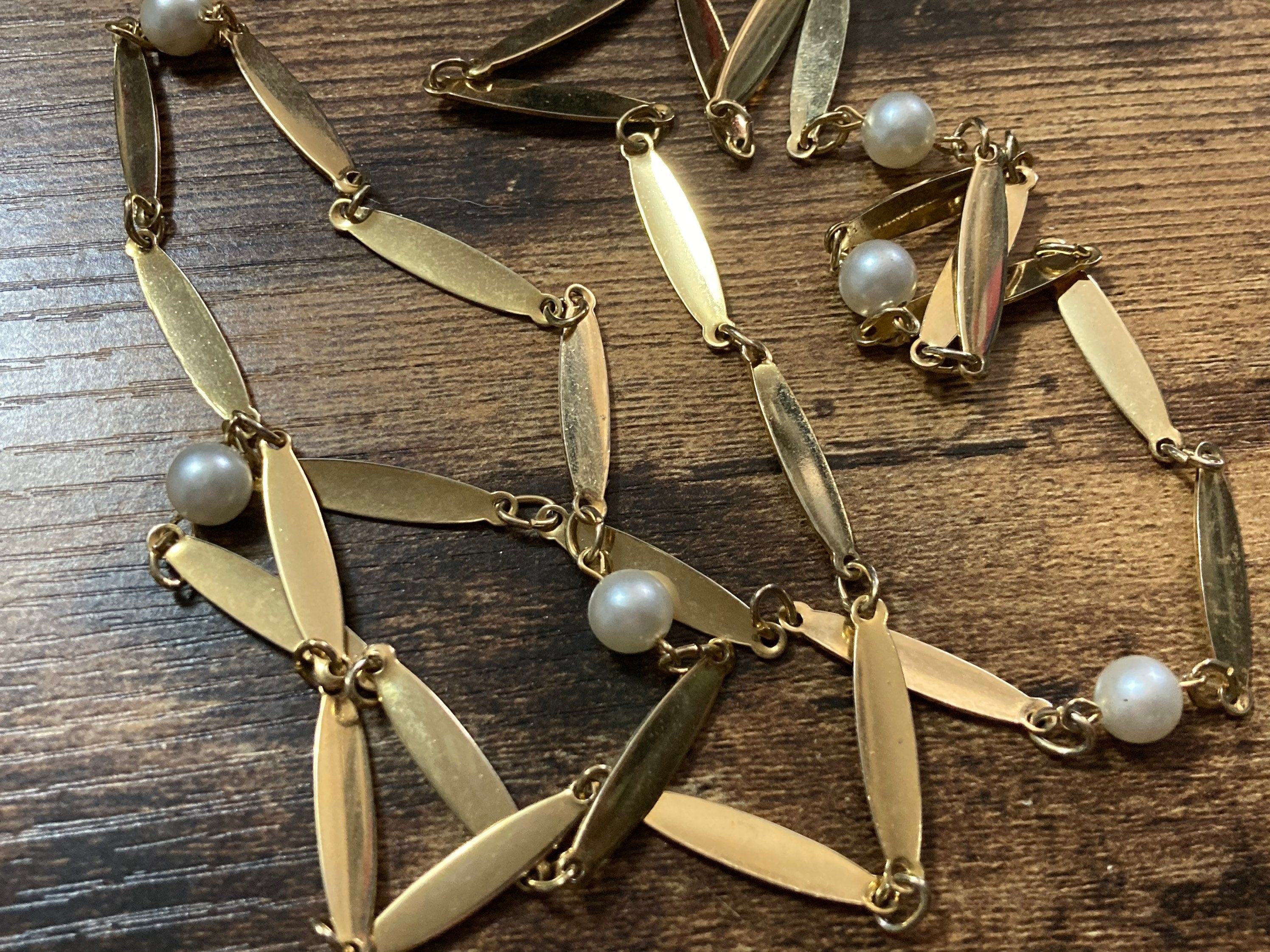 Vintage faux Pearl gold tone station link Necklace