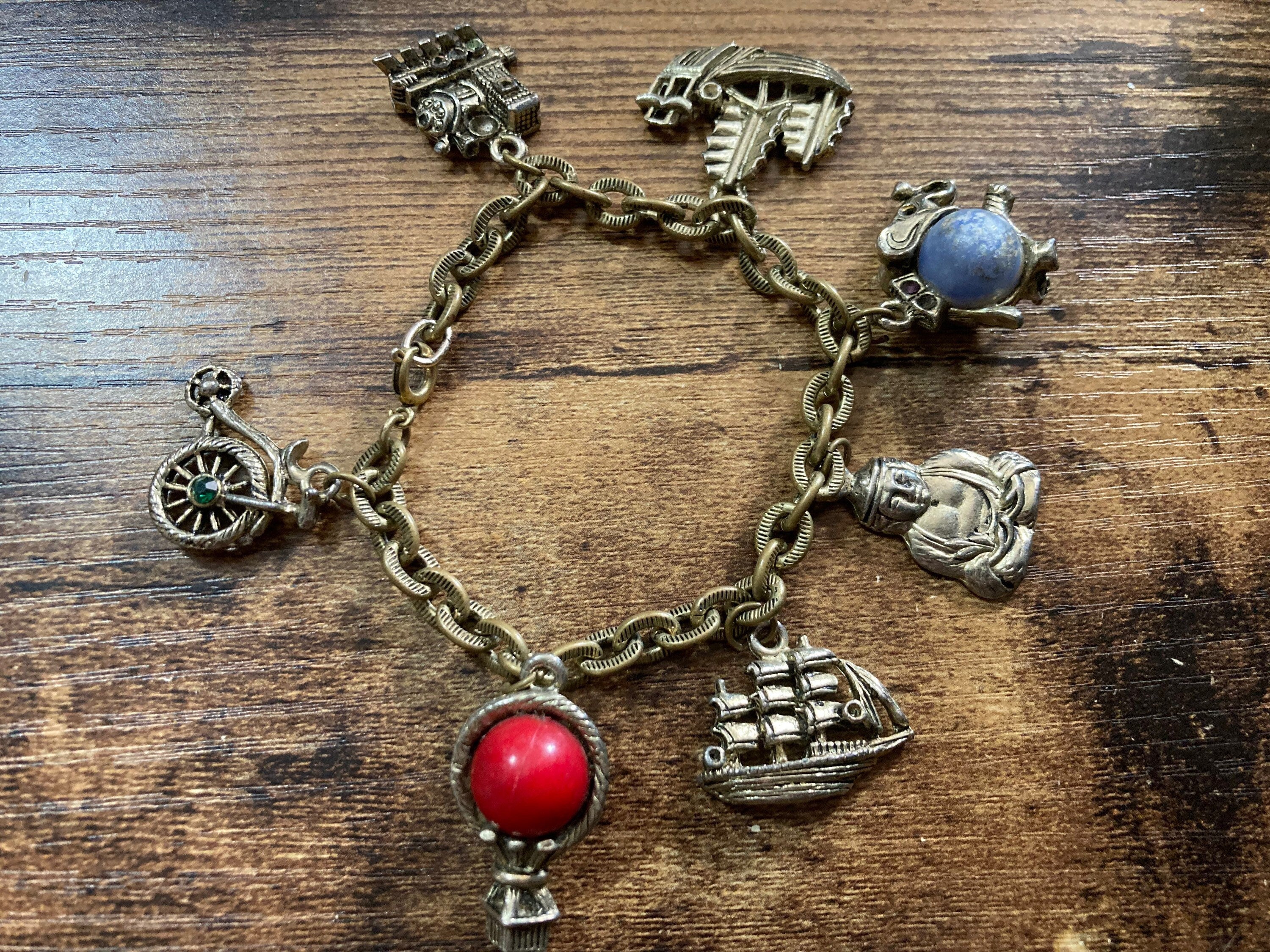 Souvenir Vintage Gold tone travel charm bracelet 1960s 1970s