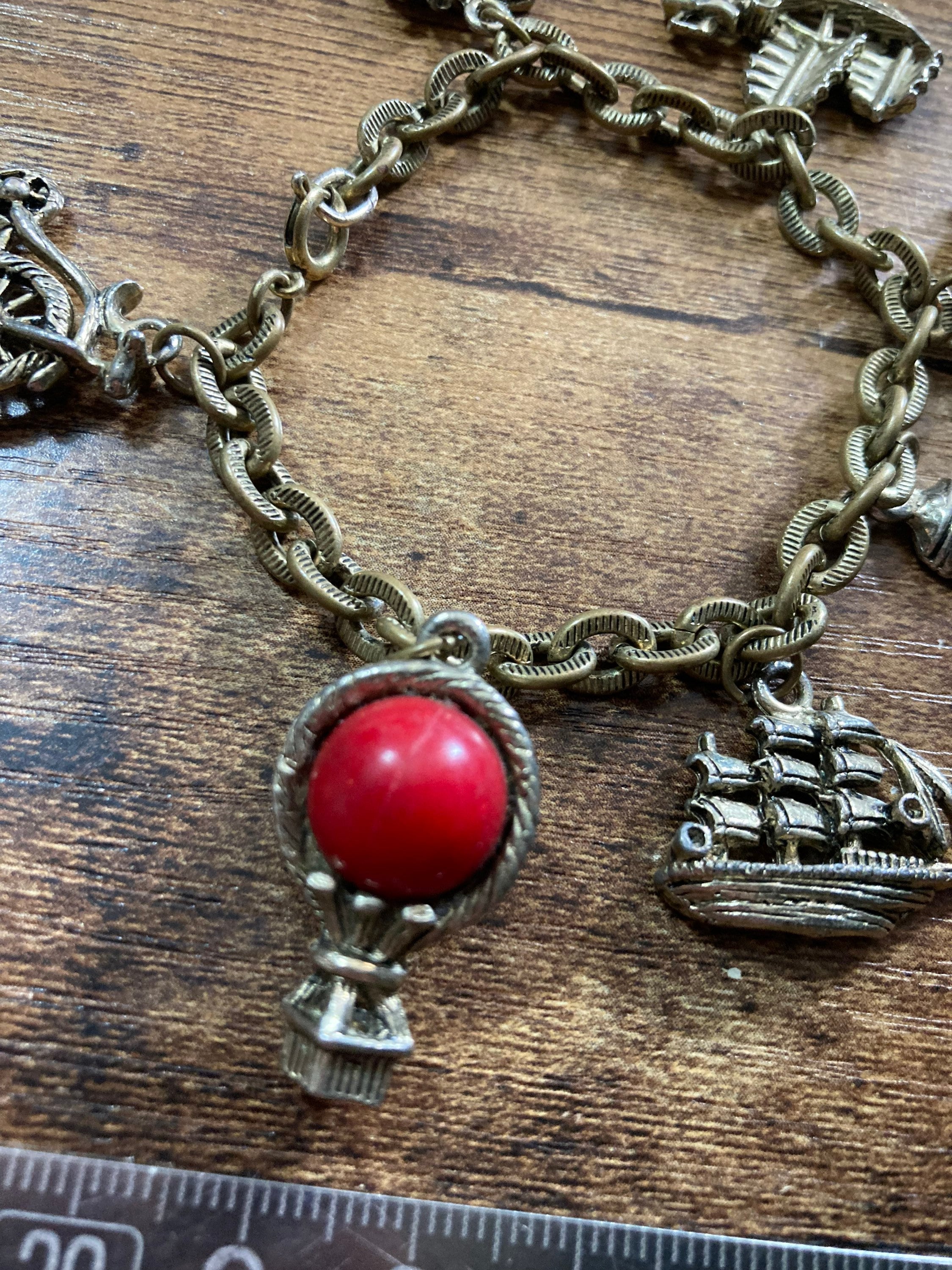 Souvenir Vintage Gold tone travel charm bracelet 1960s 1970s