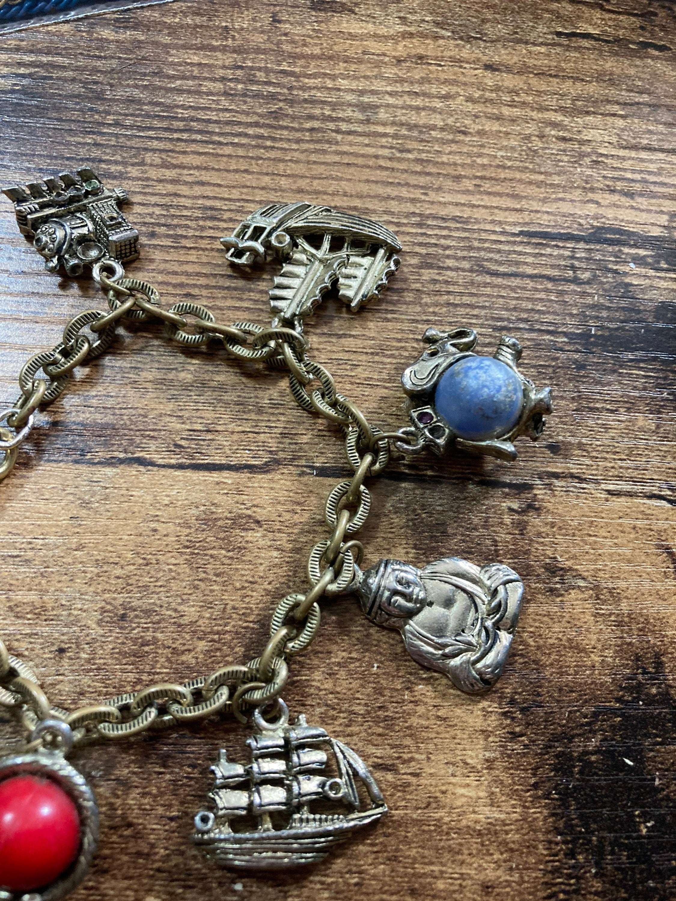 Souvenir Vintage Gold tone travel charm bracelet 1960s 1970s
