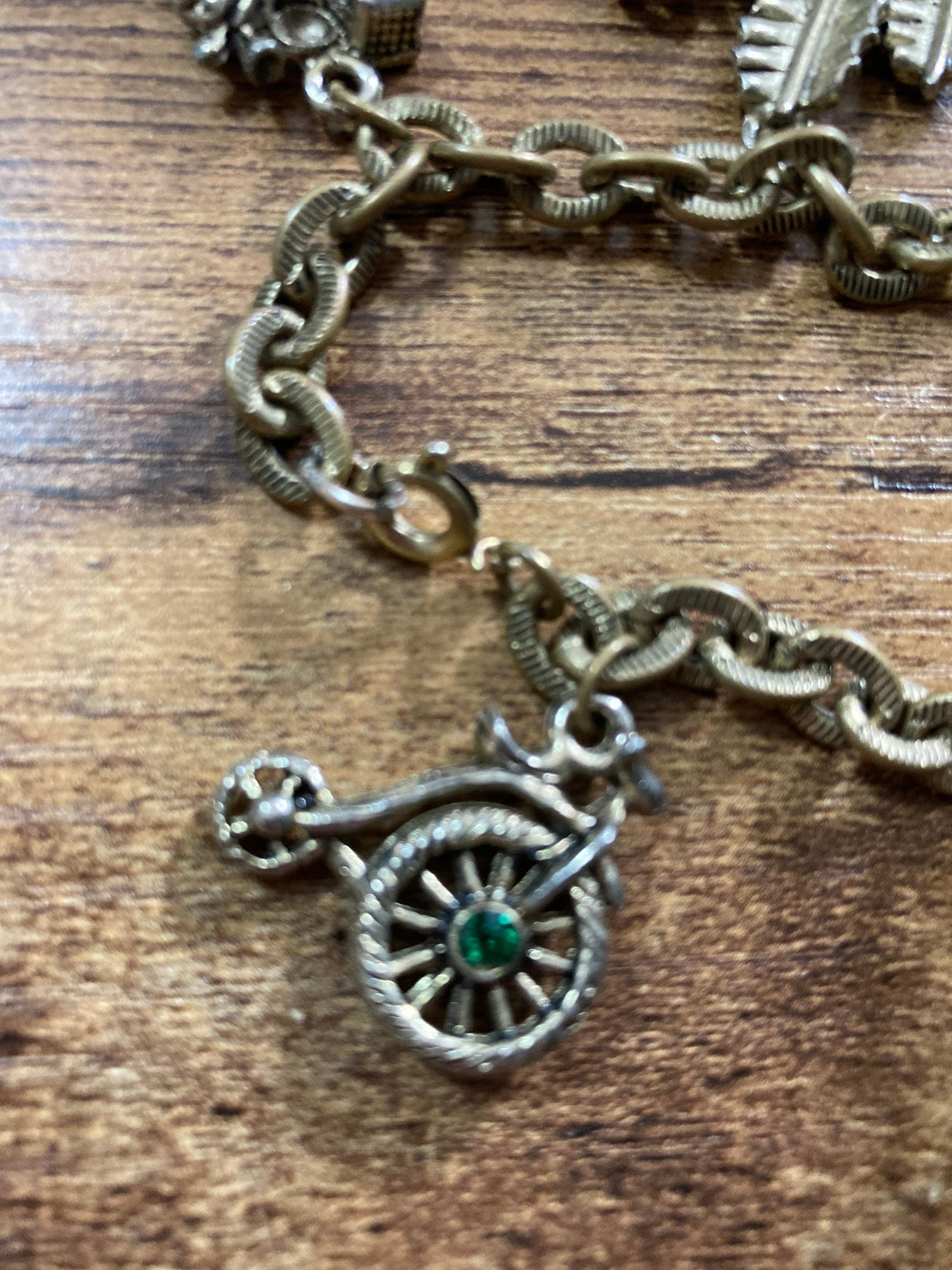 Souvenir Vintage Gold tone travel charm bracelet 1960s 1970s