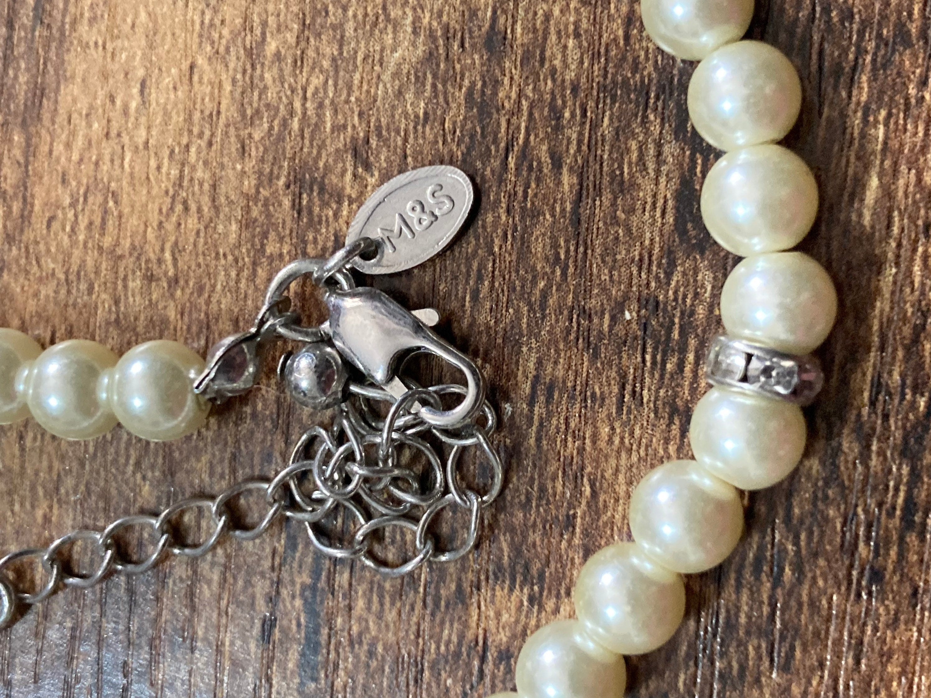 M&S white glass pearl and diamanté necklace adj to 50cm retro single strand