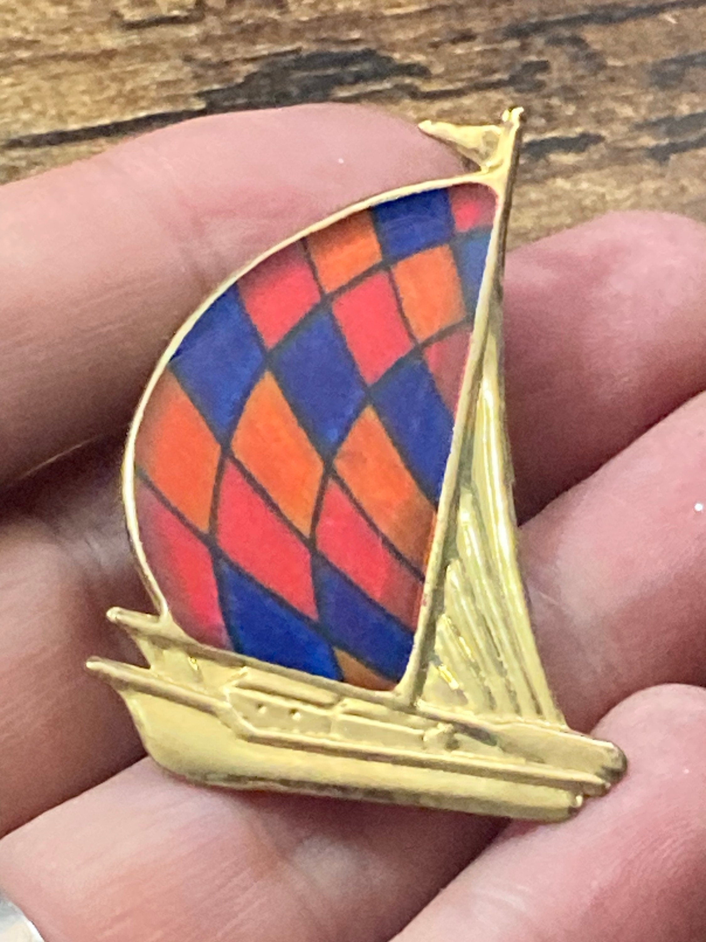 Vintage nautical gold tone brass enamel metal yacht sailing boat Brooch