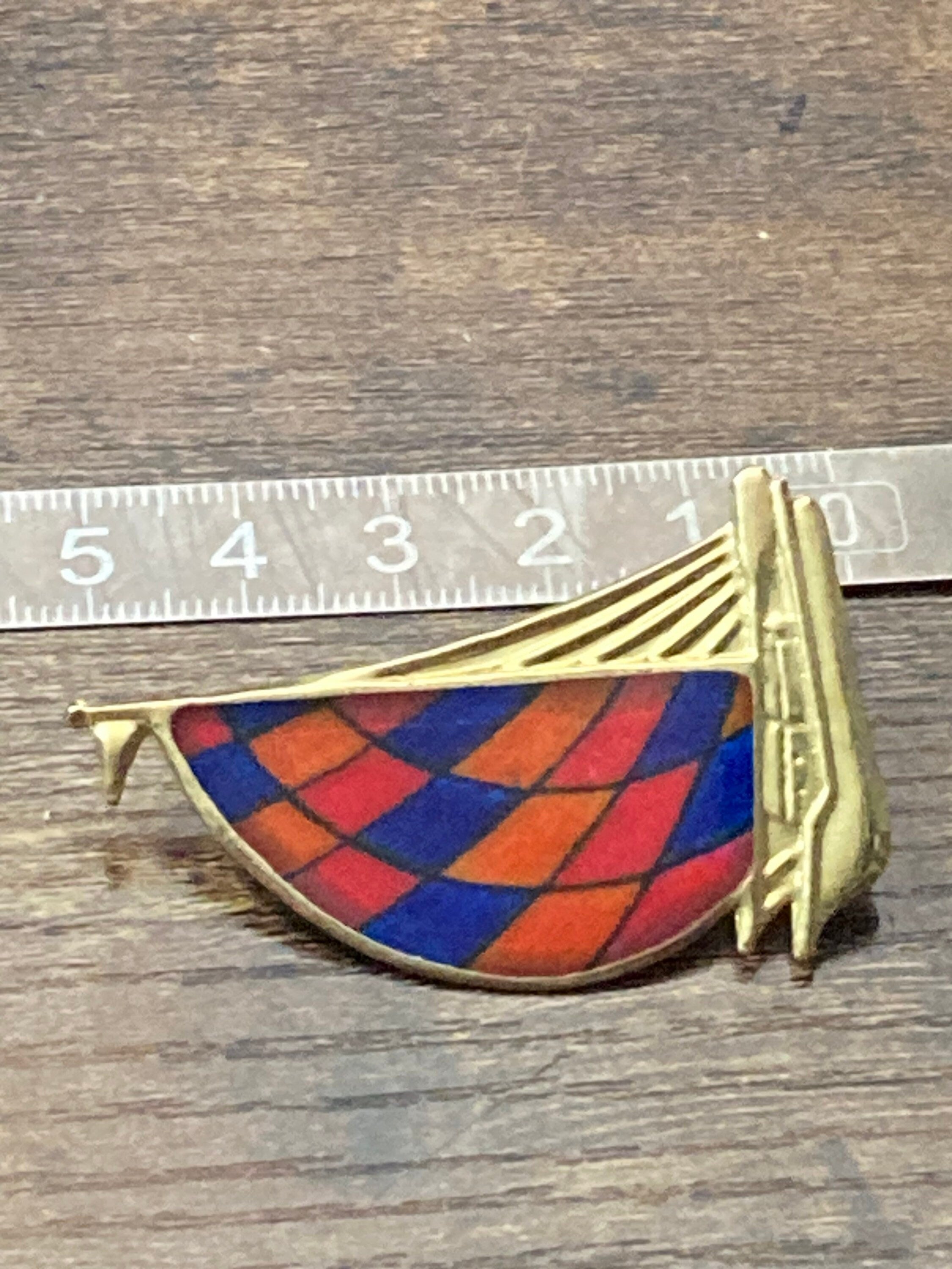 Vintage nautical gold tone brass enamel metal yacht sailing boat Brooch