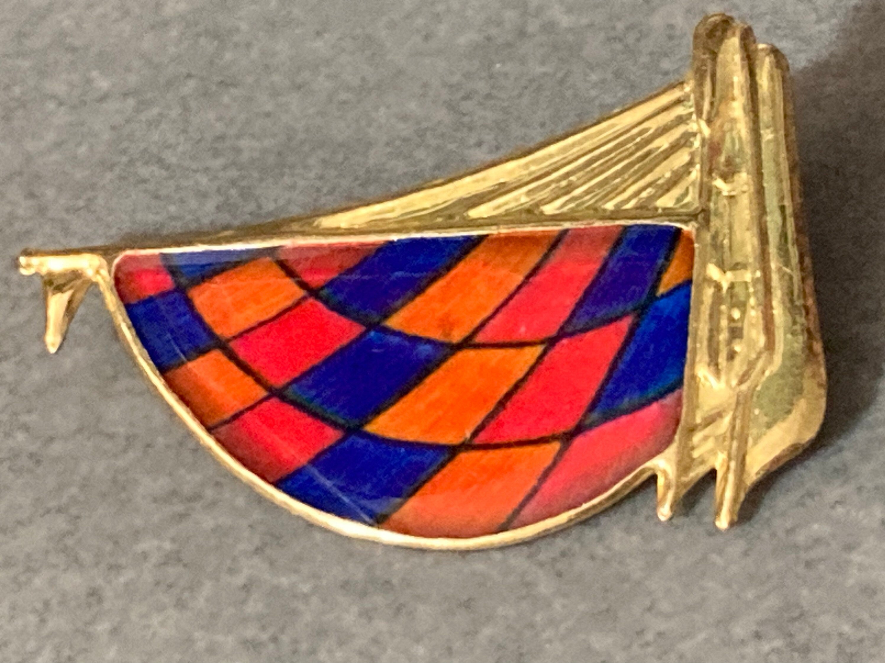 Vintage nautical gold tone brass enamel metal yacht sailing boat Brooch