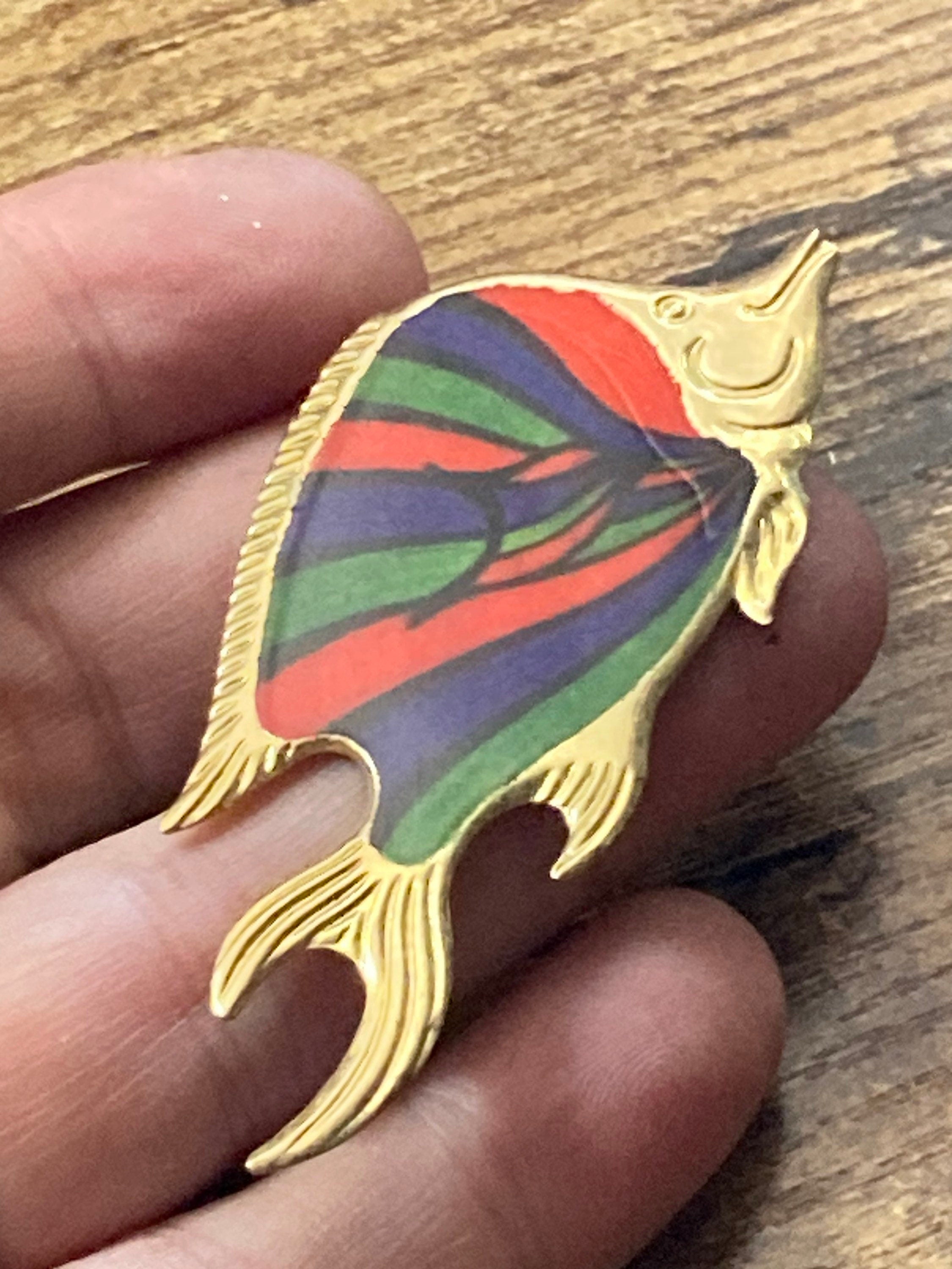 Vintage nautical gold tone brass red green blue enamel metal fish Brooch