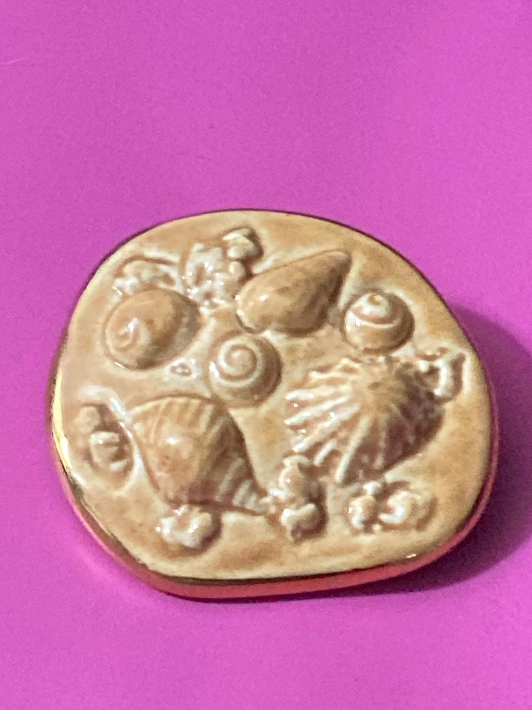 Vintage ceramic beige seashell nautical brooch Channel Islands pottery