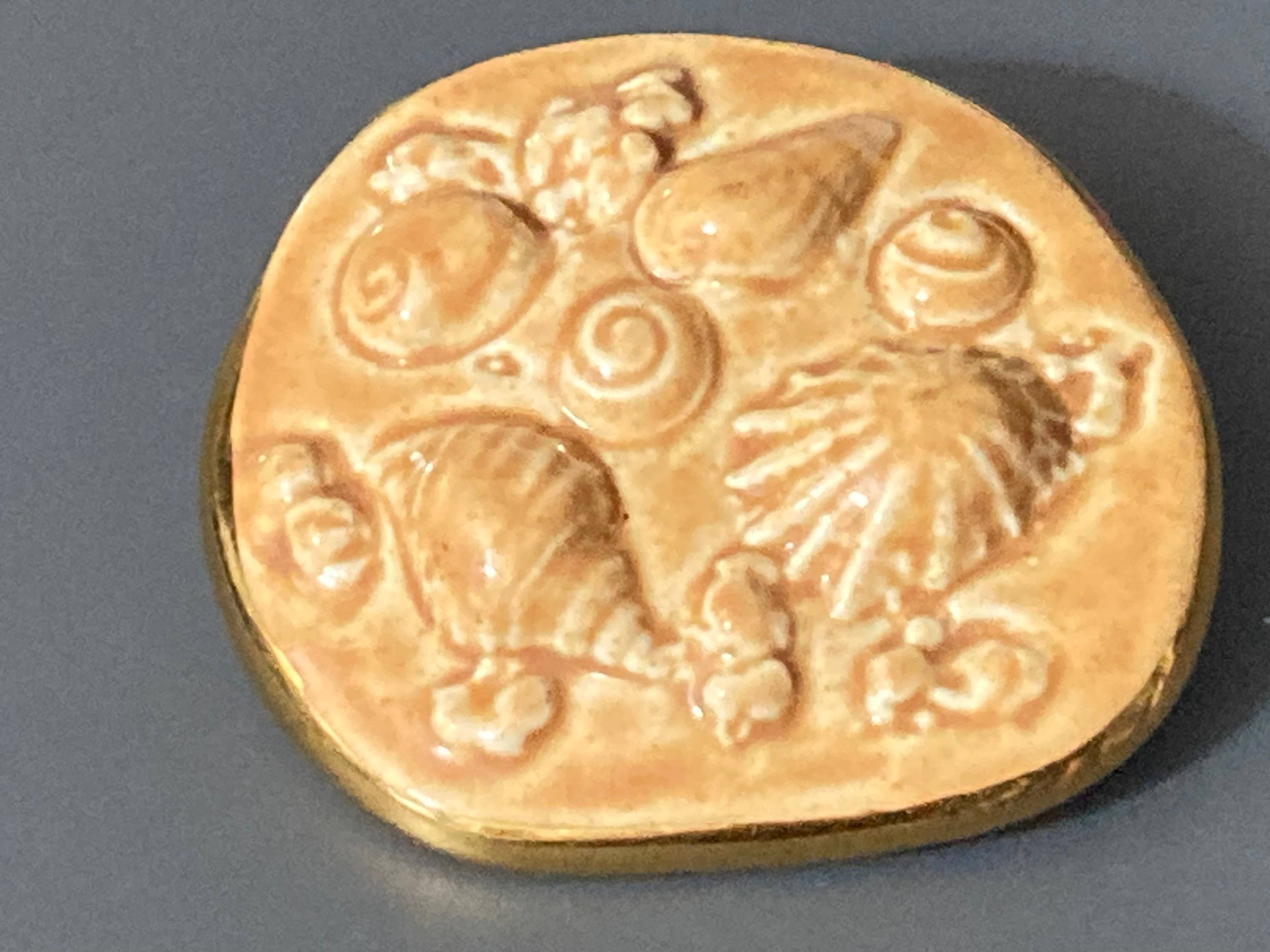 Vintage ceramic beige seashell nautical brooch Channel Islands pottery