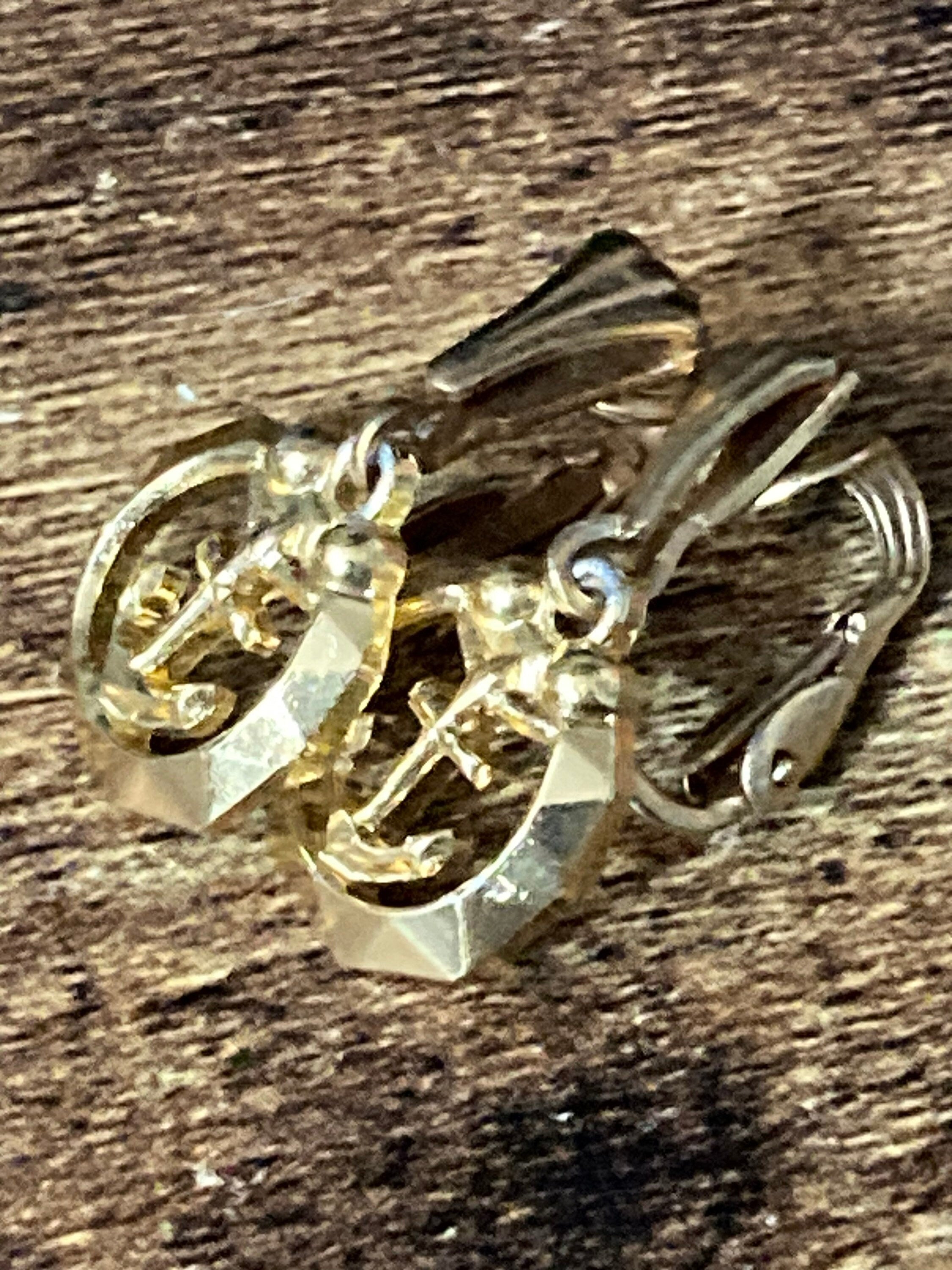 gold tone Nautical anchor dangly drop clip on earrings