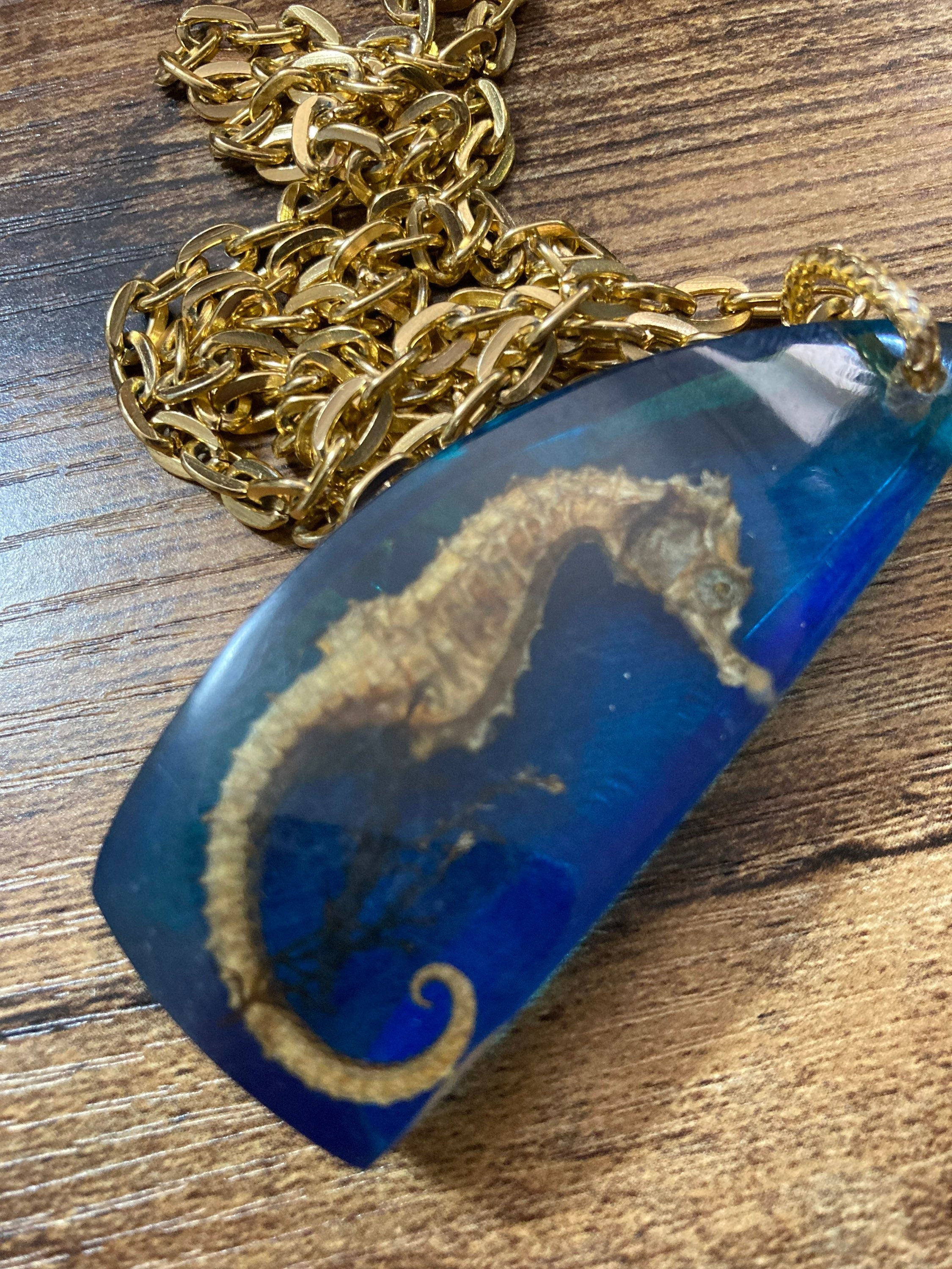Vintage celluloid acrylic 1970s blue plastic seahorse pendant necklace on 64cm chain