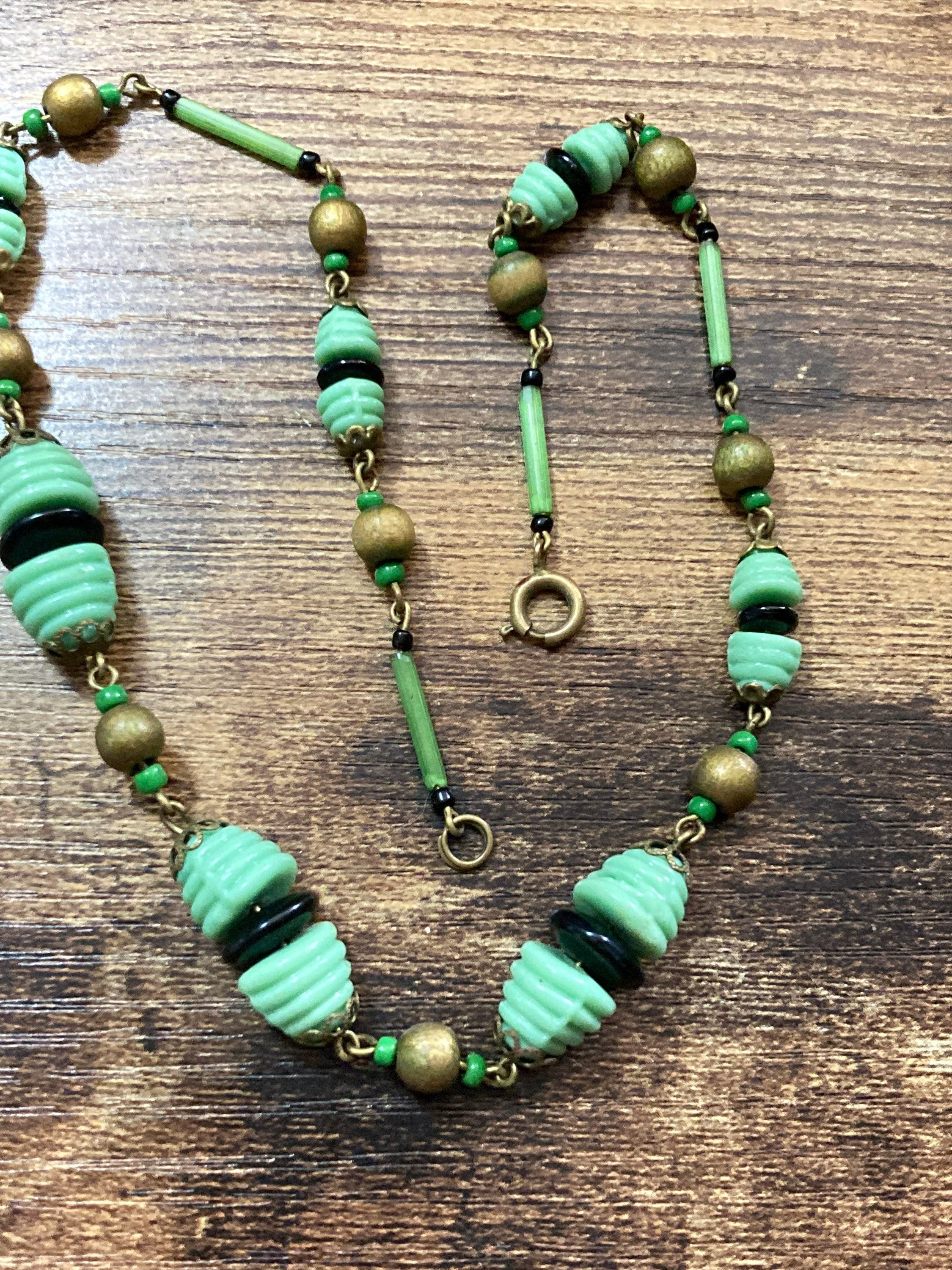 Petite Antique black green Czech glass beaded Art Deco necklace 39.5cm