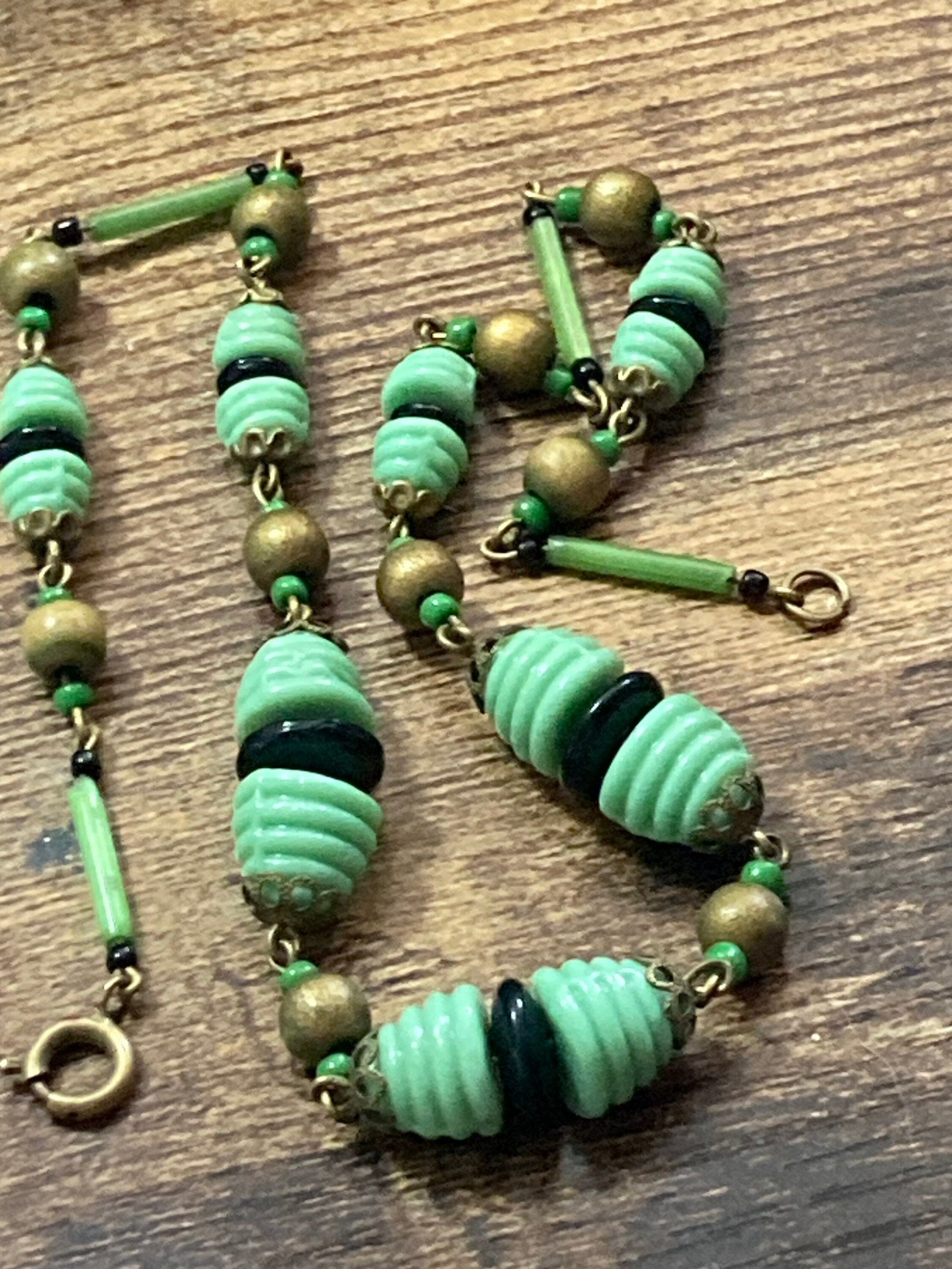 Petite Antique black green Czech glass beaded Art Deco necklace 39.5cm