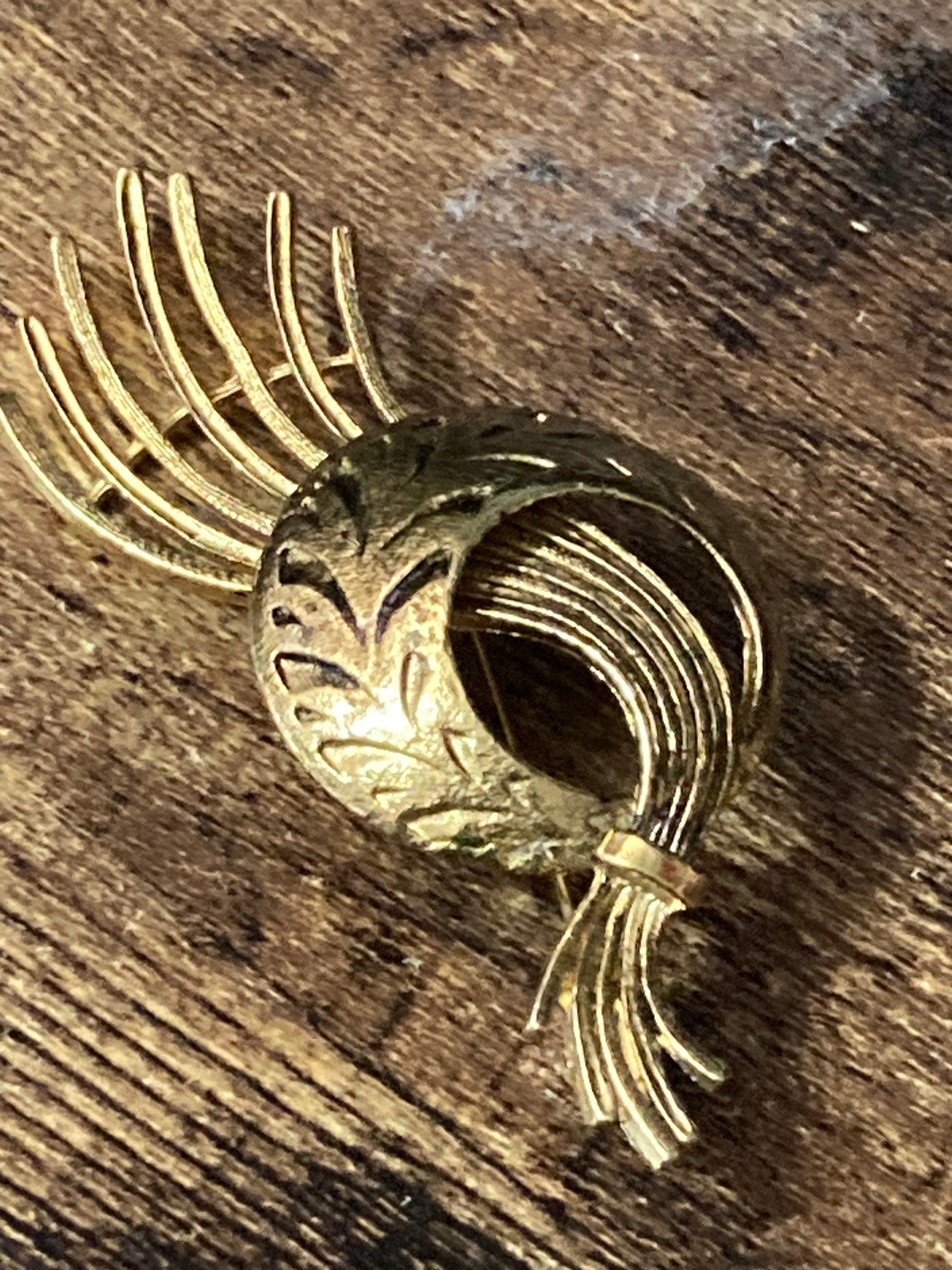 Signed HOLLYWOOD large gold tone modernist abstract floral brooch